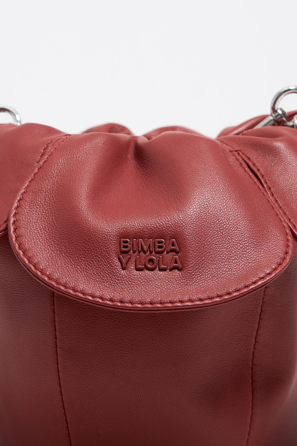 Rust red leather Pétalo bag
