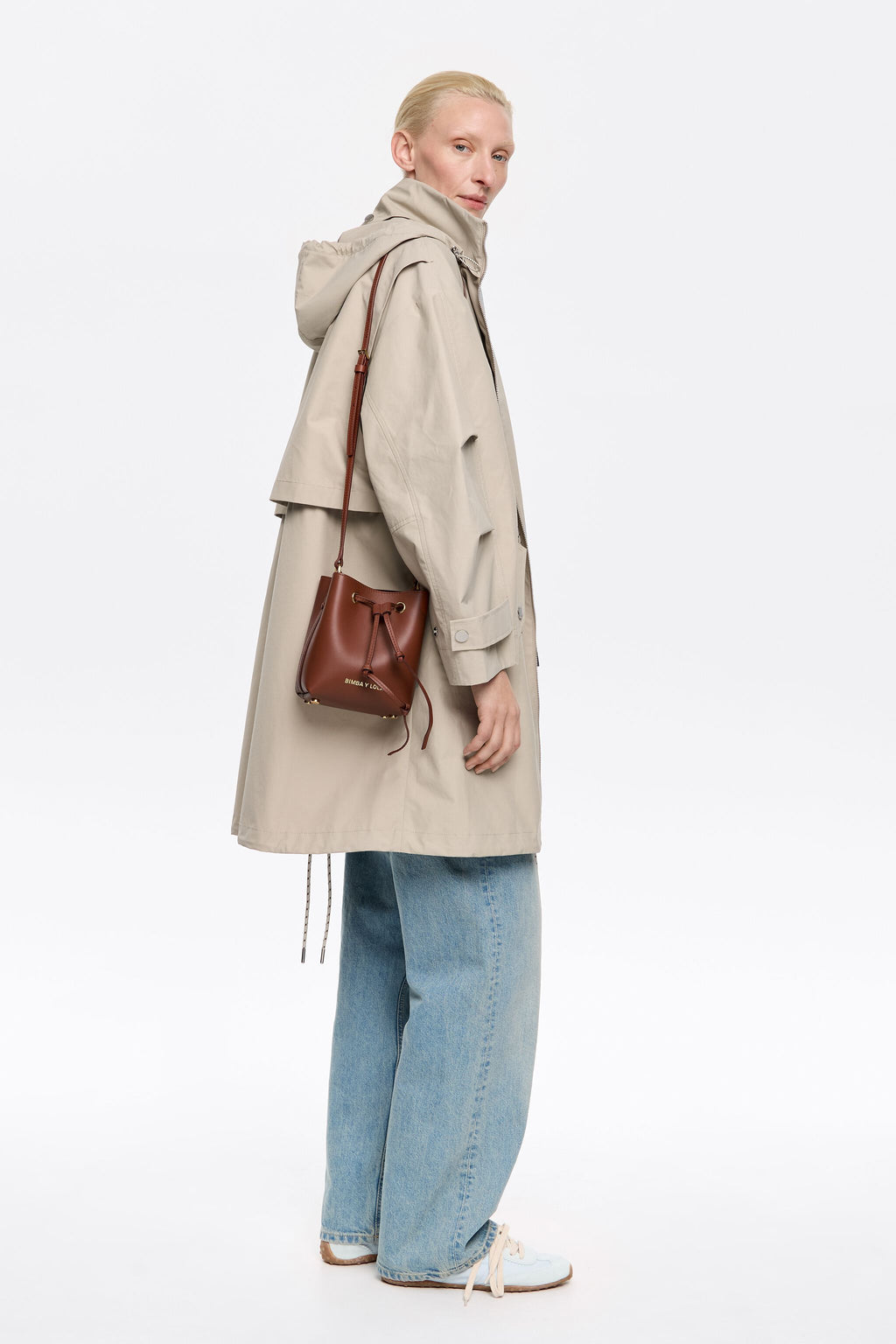 Mini walnut leather Chihuahua bucket bag