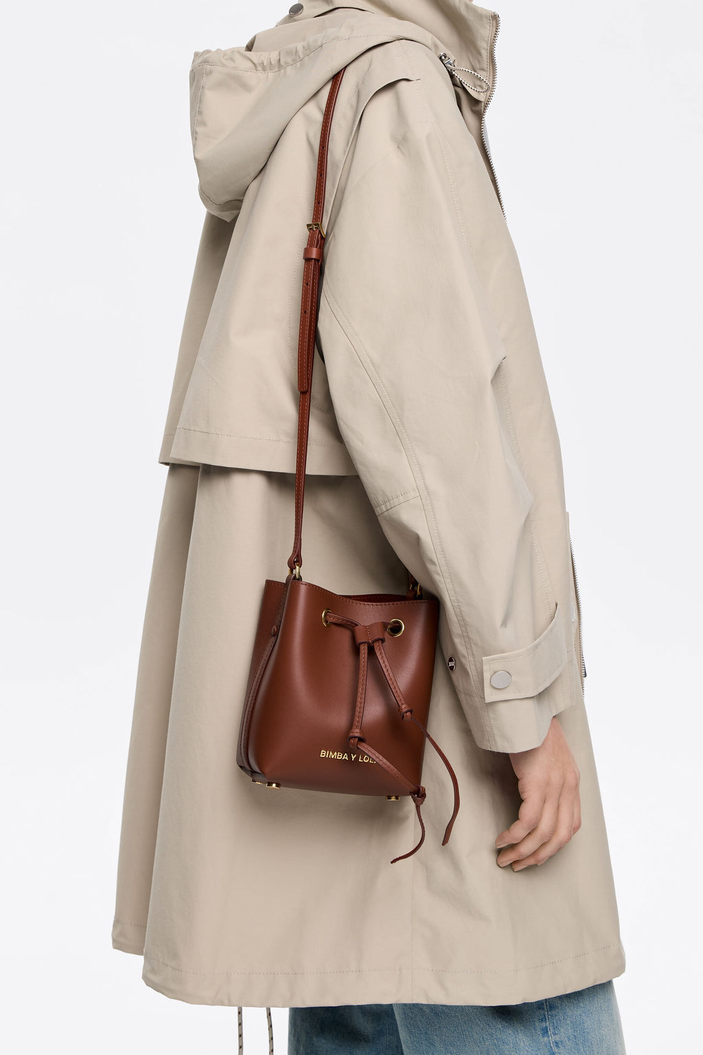 Mini walnut leather Chihuahua bucket bag