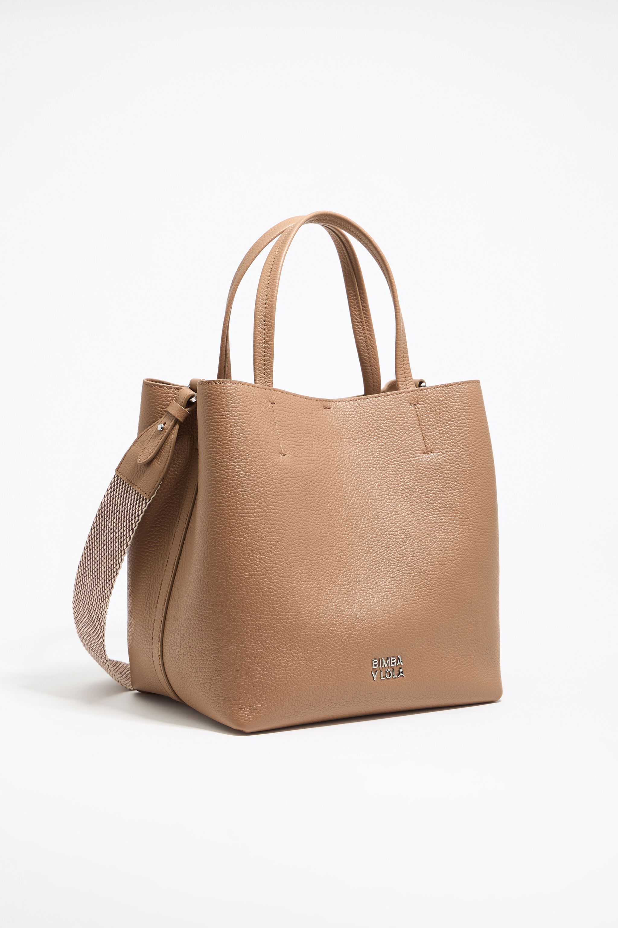 Large light brown leather Chihuahua bag