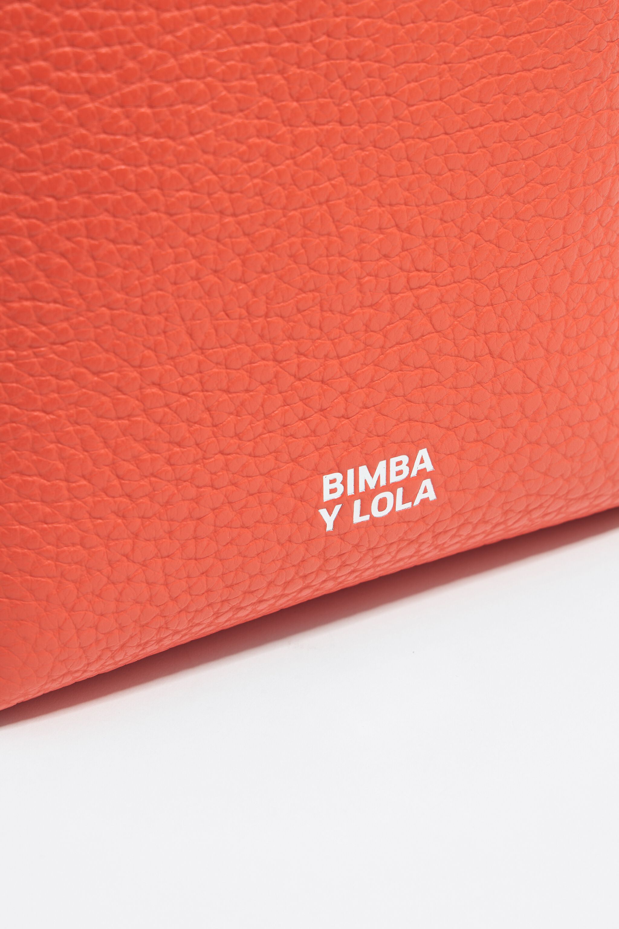 Medium coral leather bag