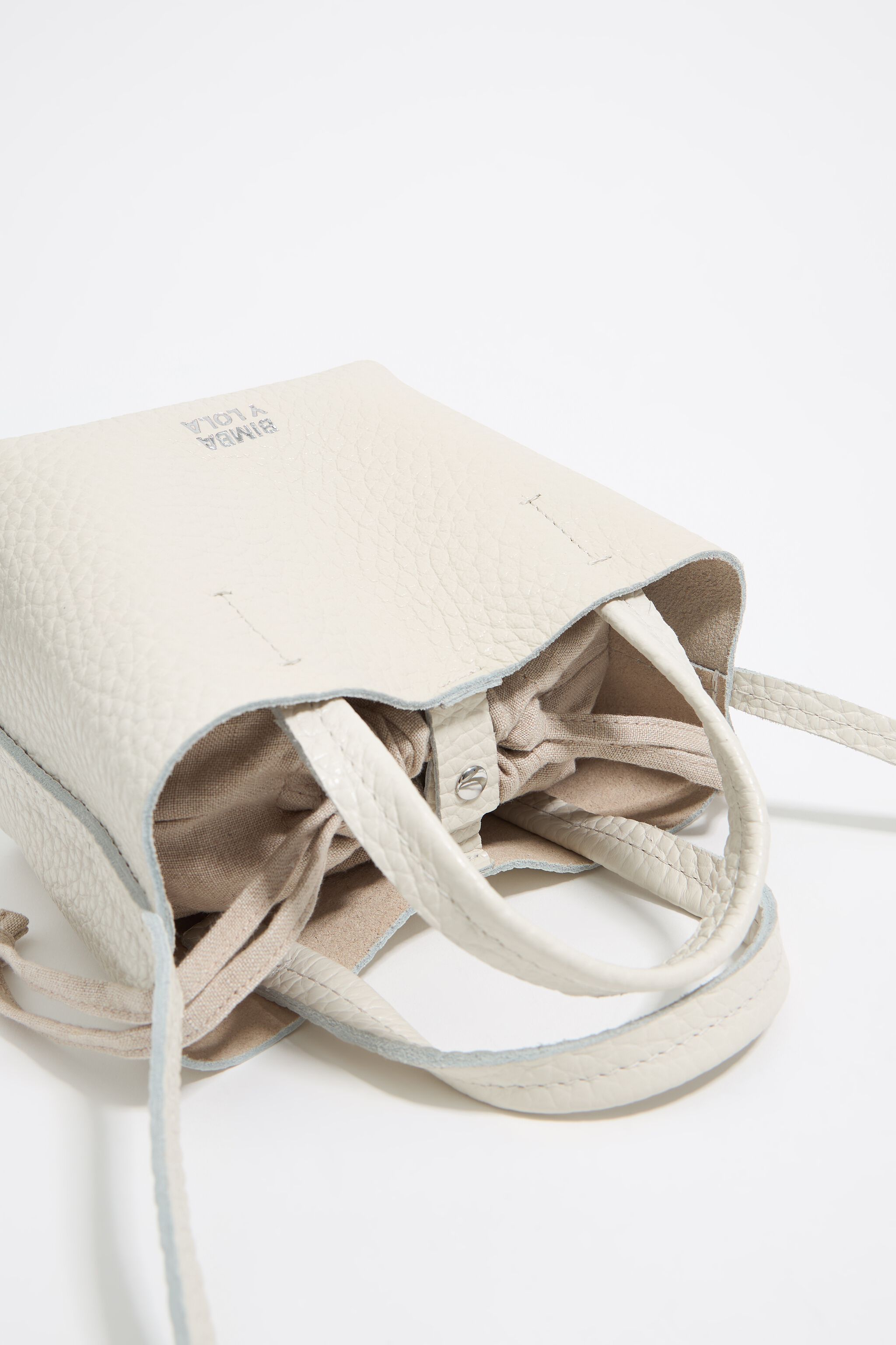 Mini off-white leather Chihuahua bag