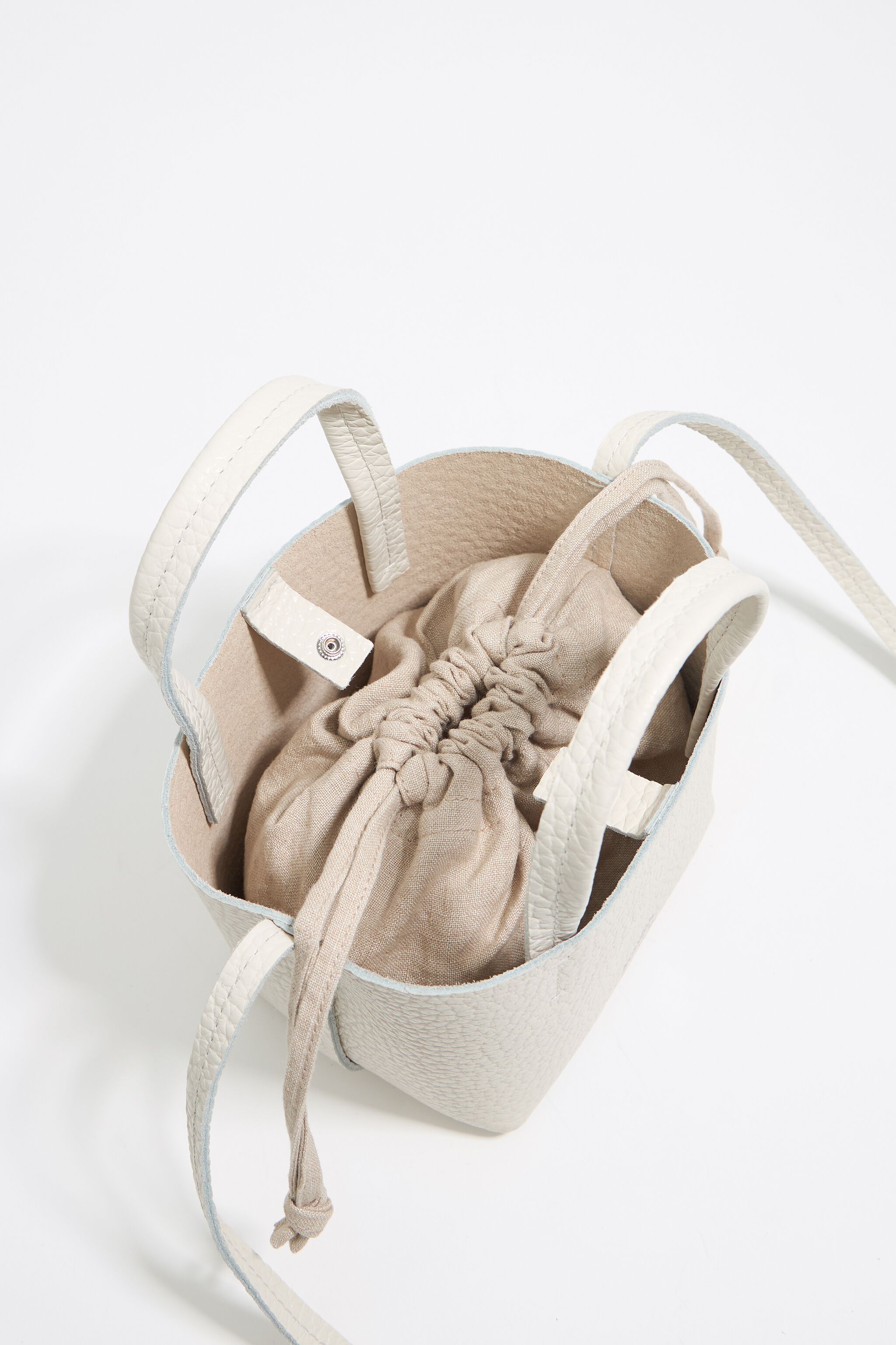 Mini off-white leather Chihuahua bag