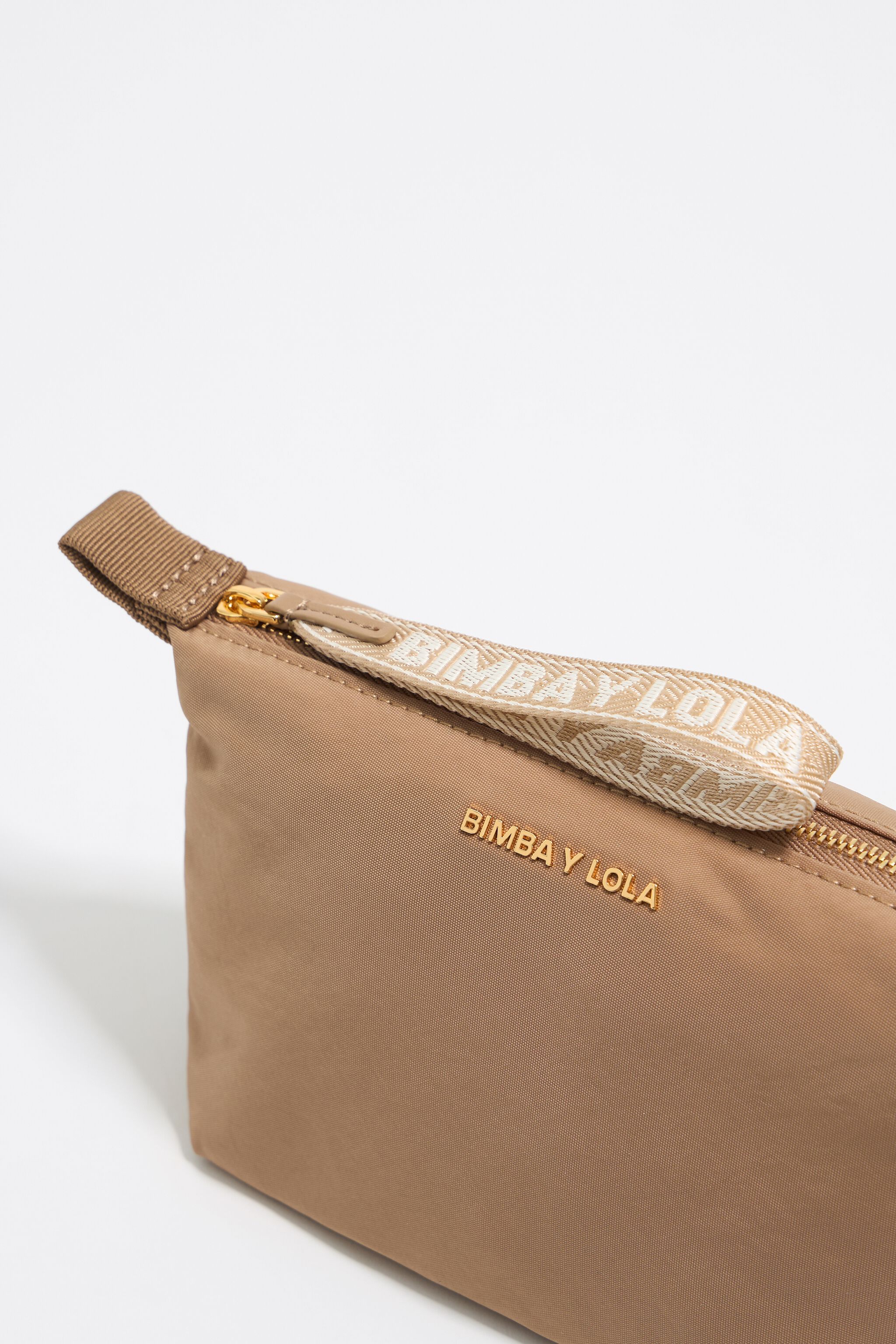 Small bark brown nylon trapezium make-up case