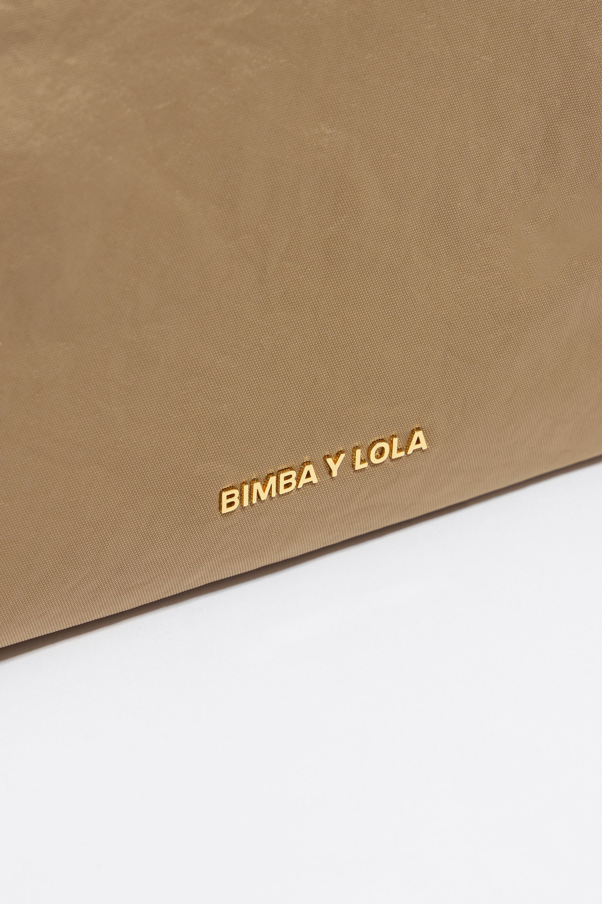 Bark brown nylon make-up case