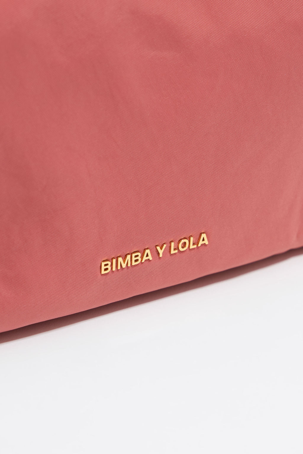 Medium pink nylon make-up case