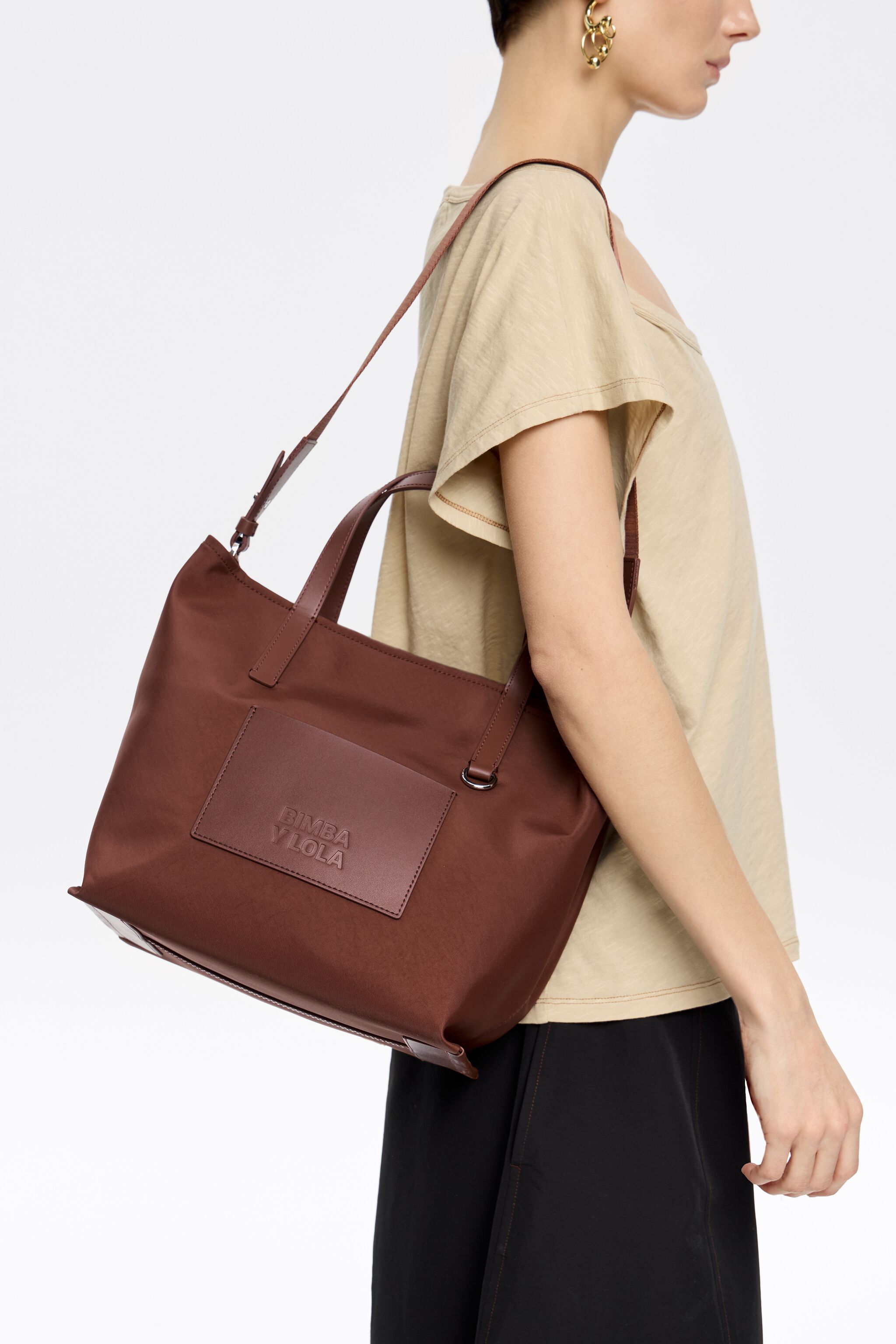 Medium brown nylon shopper bag