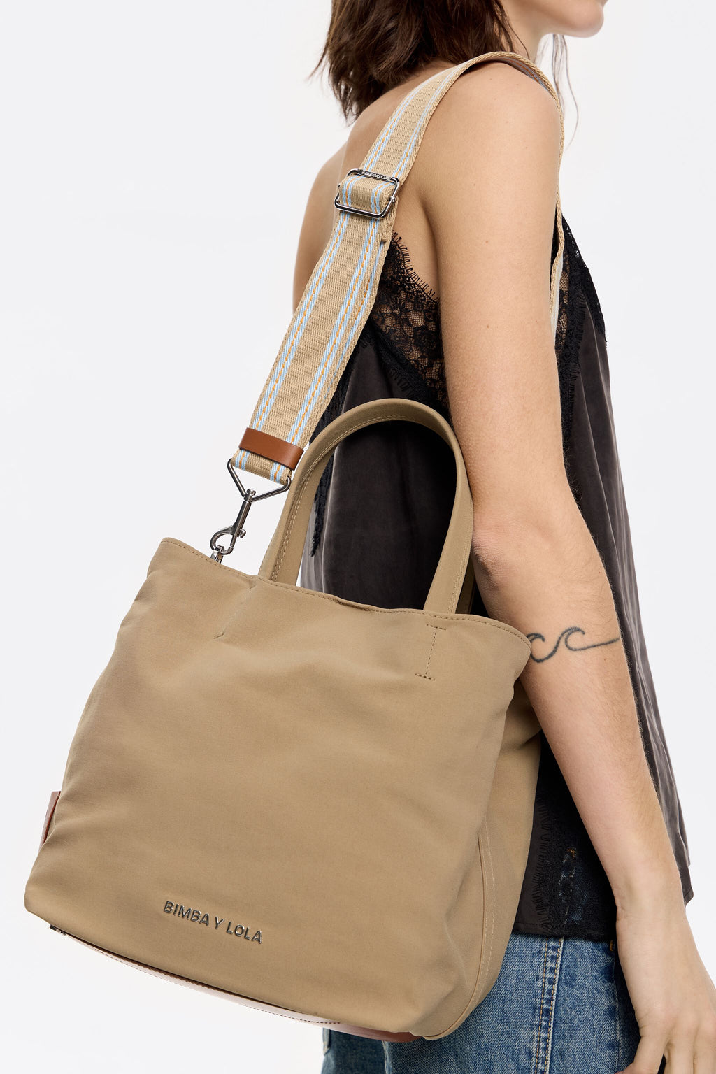 Large camel gabardine Chihuahua bag