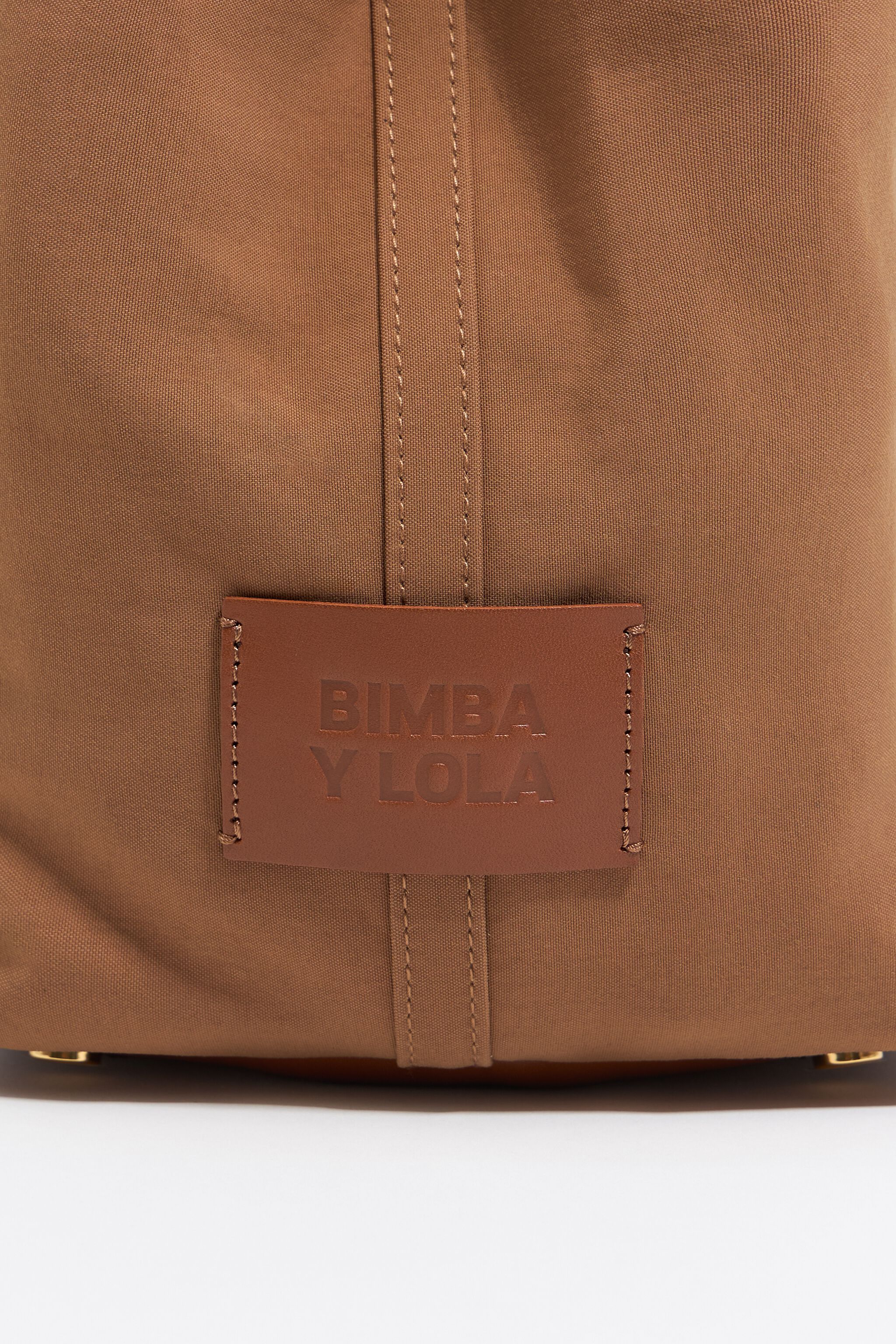 Large cinnamon gabardine Chihuahua bag