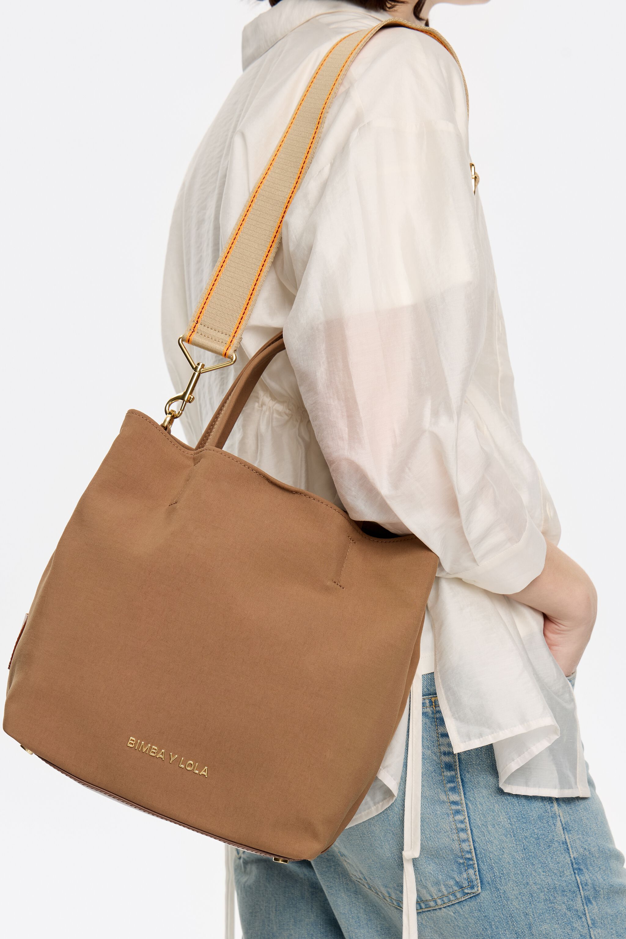 Large cinnamon gabardine Chihuahua bag