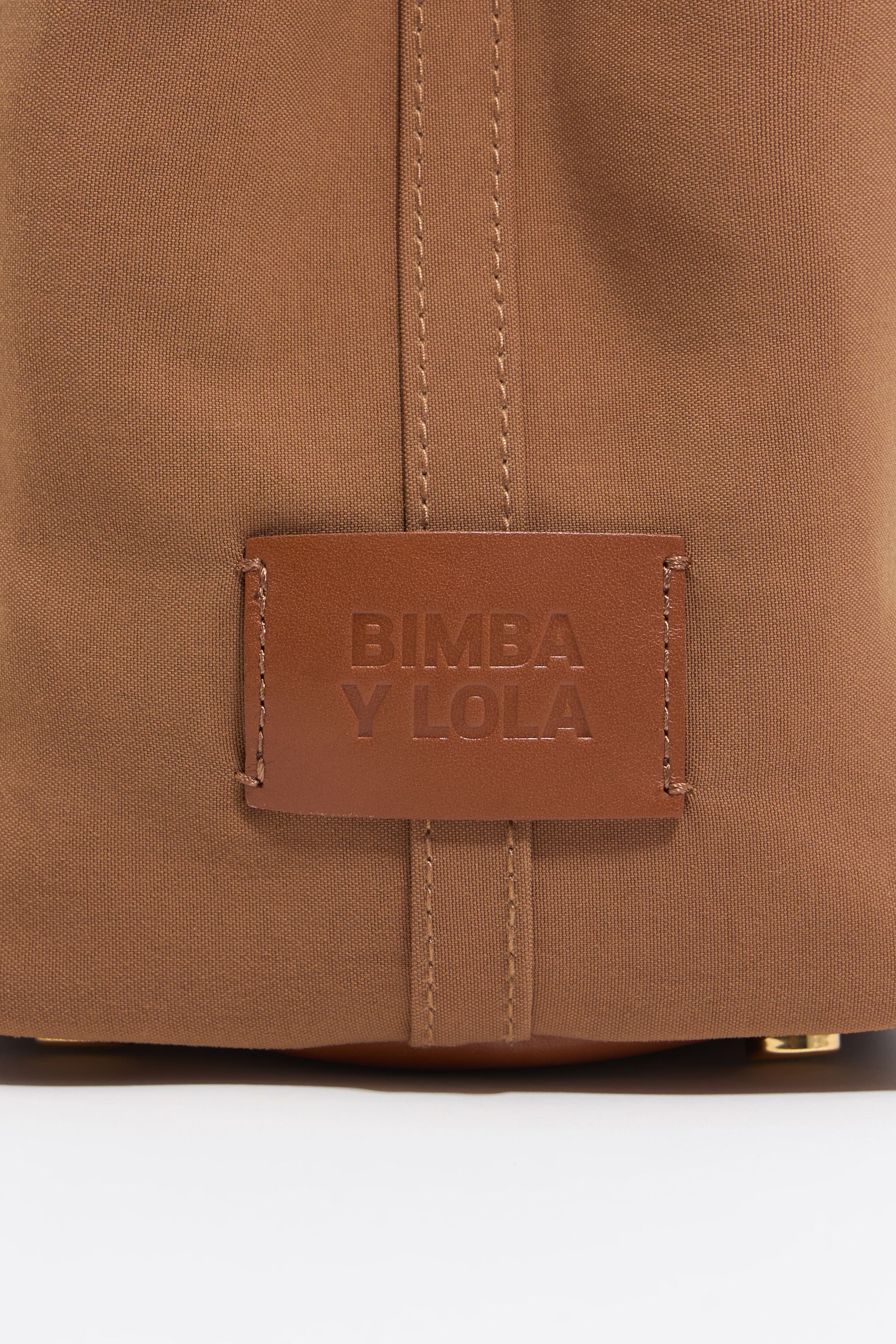 Small cinnamon gabardine Chihuahua bag