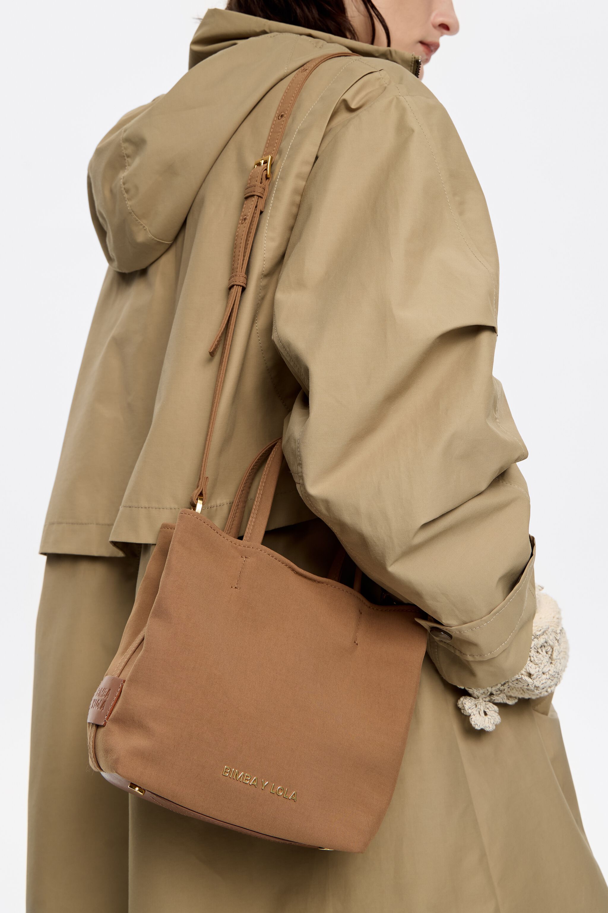 Small cinnamon gabardine Chihuahua bag