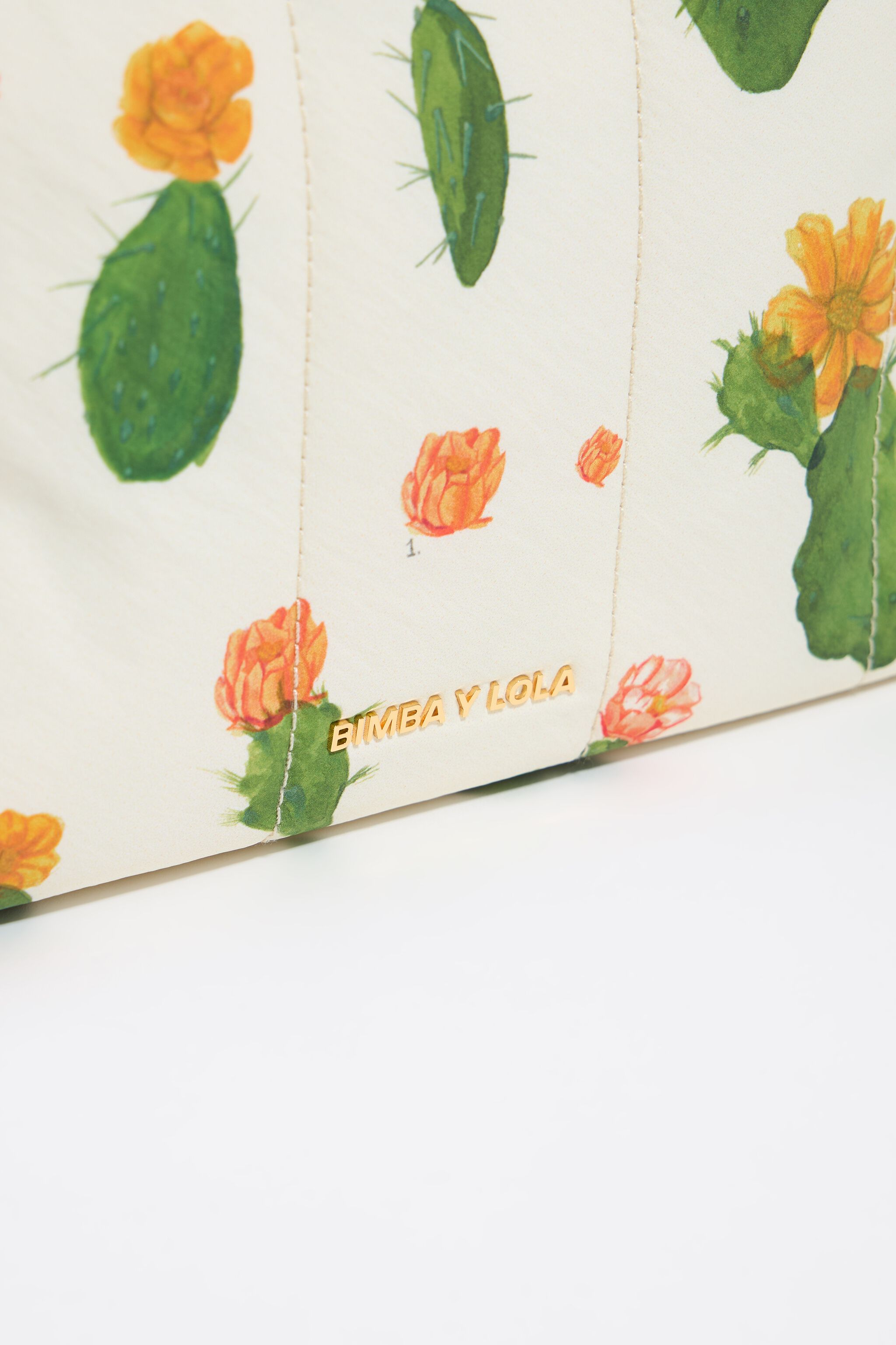 Large ivory Cactus nylon make-up case