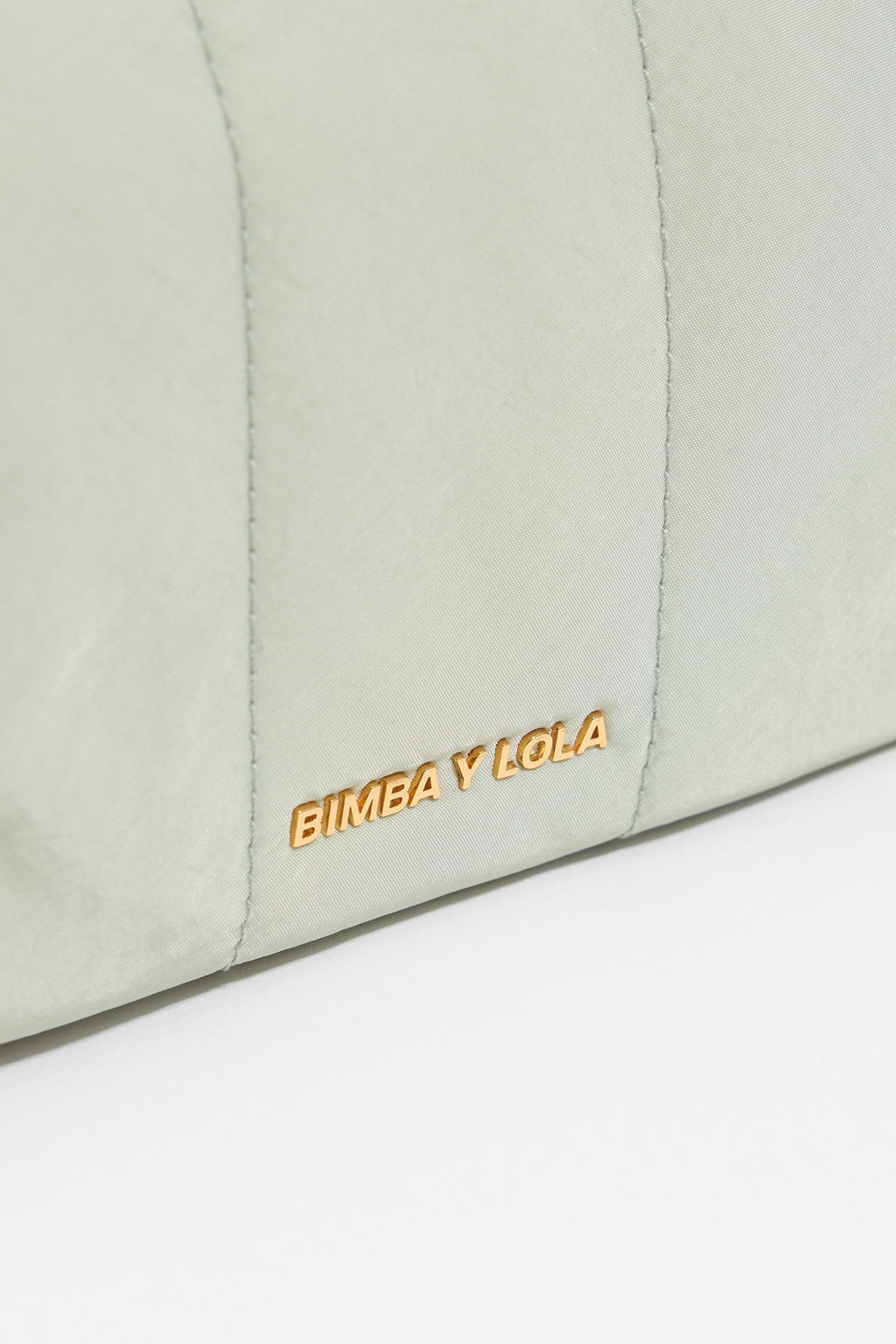 Medium aquamarine nylon make-up case