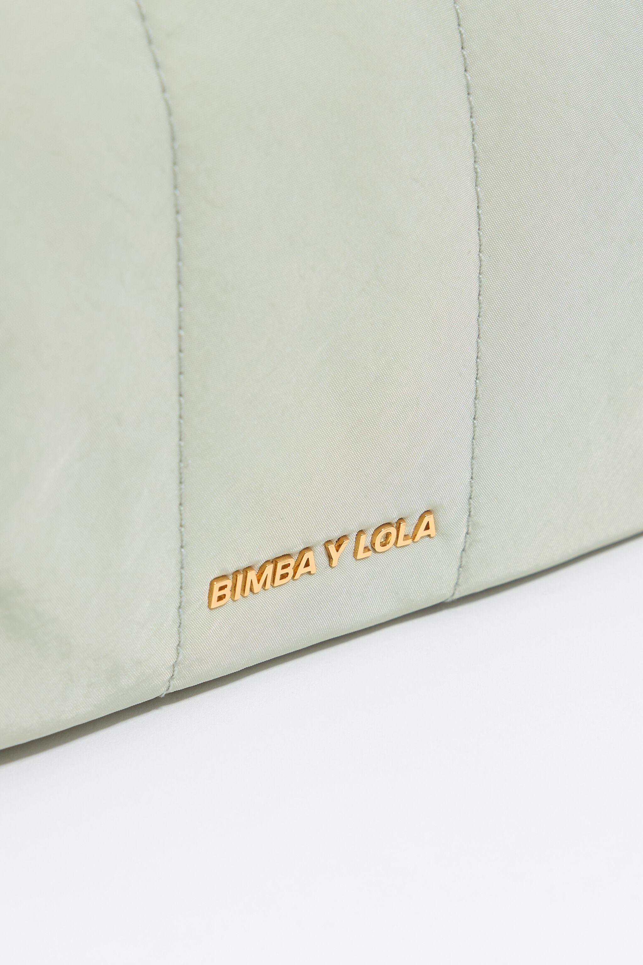 Medium aquamarine nylon make-up case