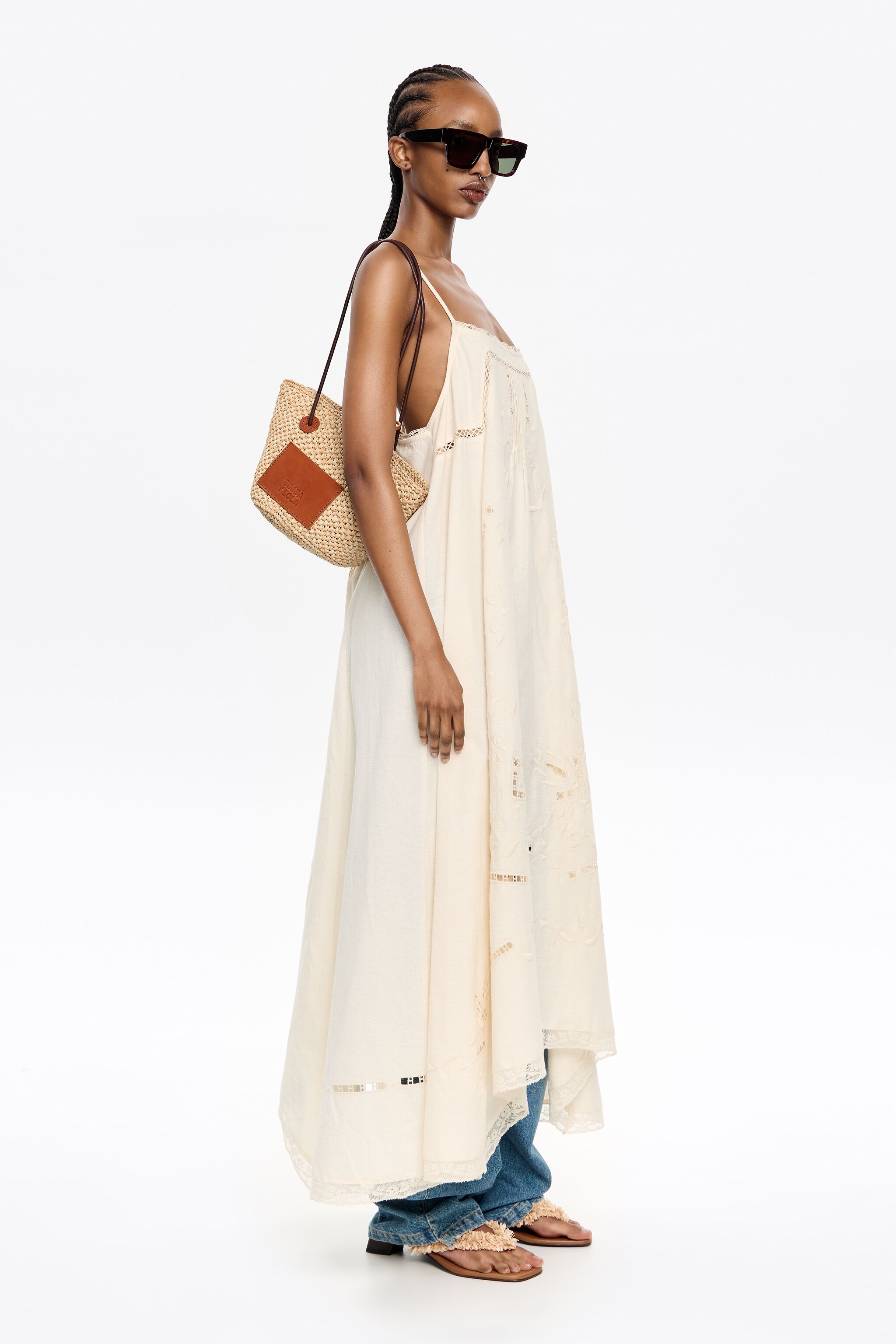 Medium natural basket