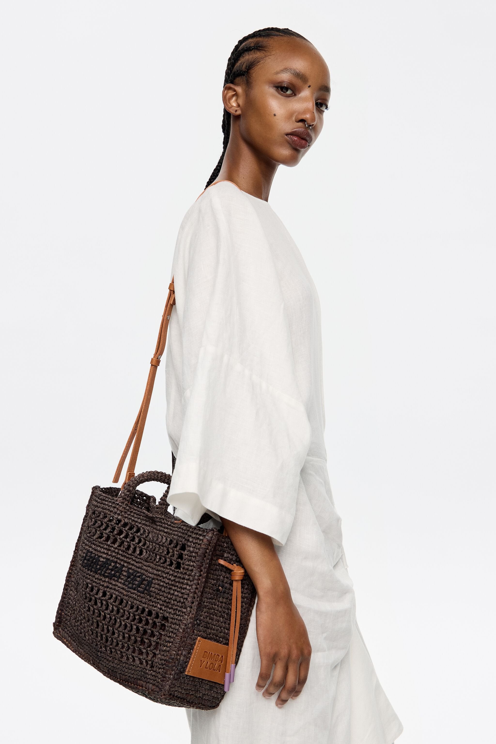 Small chocolate raffia shopper bag