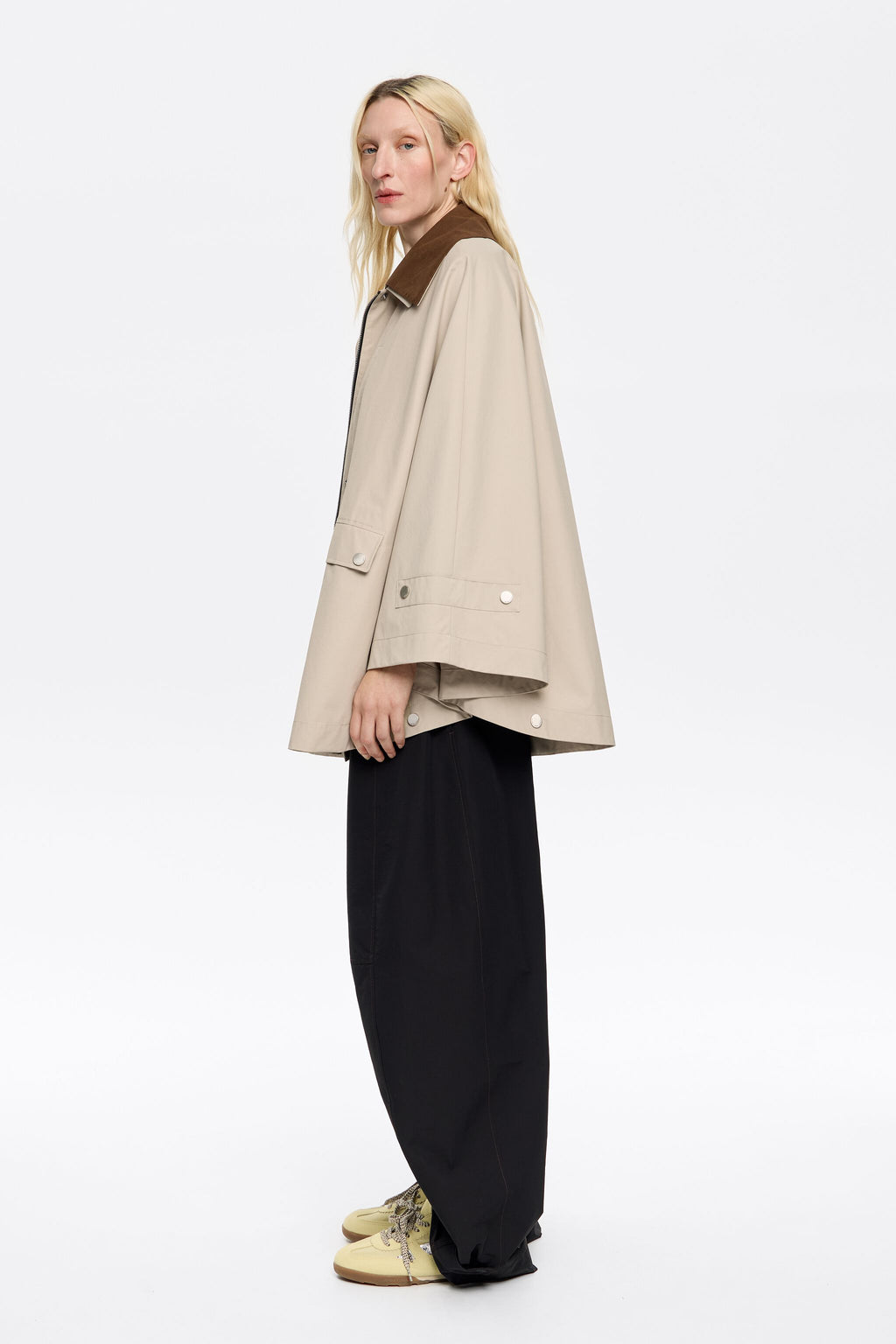 Stone detachable collar cape