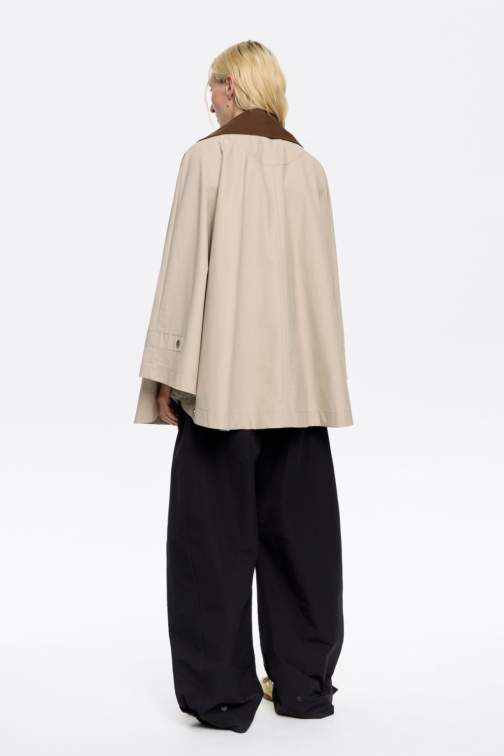 Stone detachable collar cape