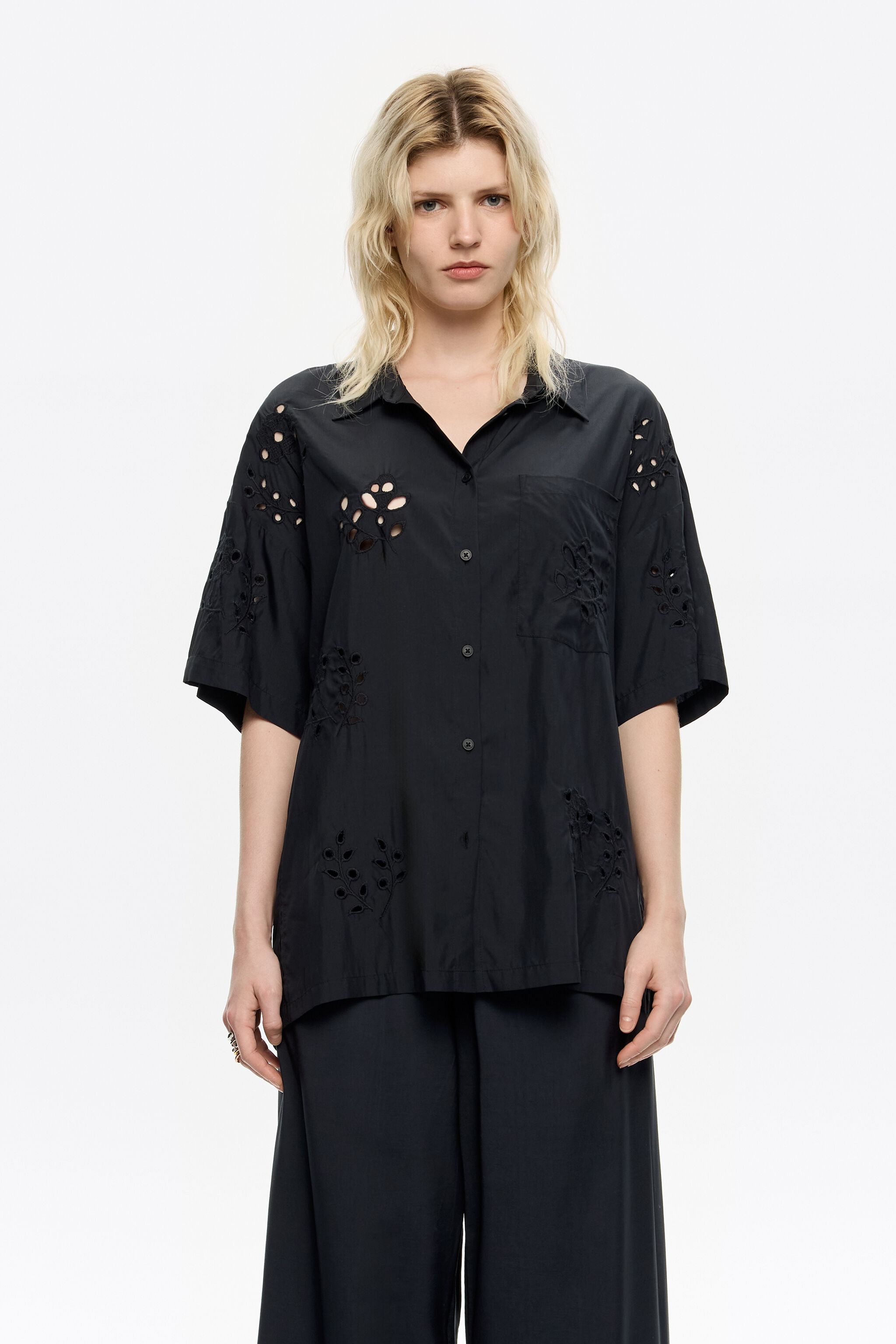 Oversize black shirt with embroidery