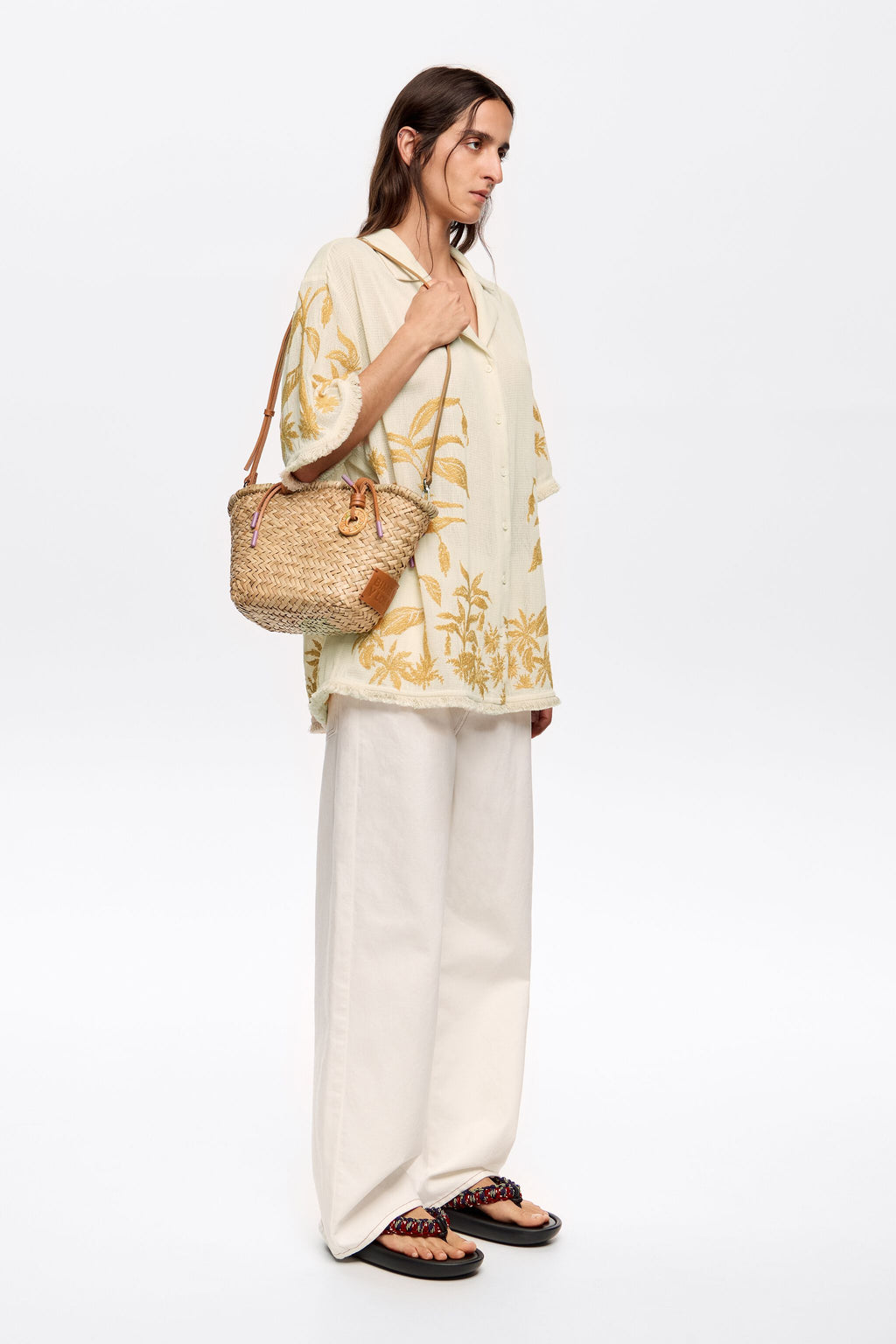 Oversize vanilla shirt with embroidery and frayed details