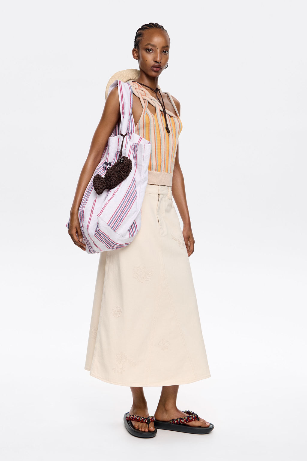 Cream A-line skirt with embroidery