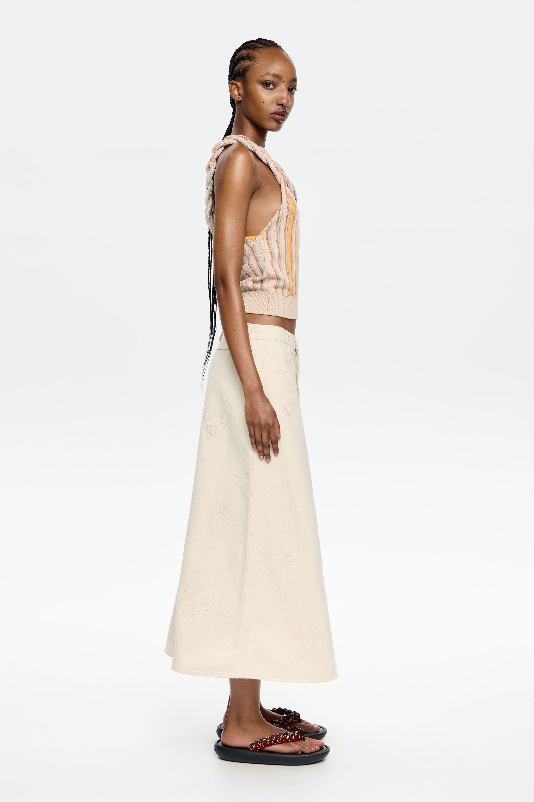 Cream A-line skirt with embroidery