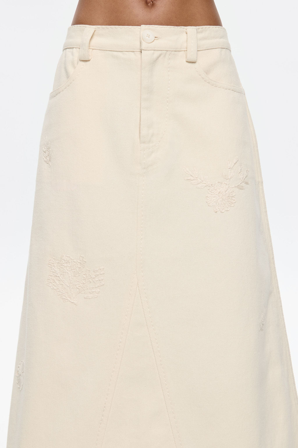 Cream A-line skirt with embroidery