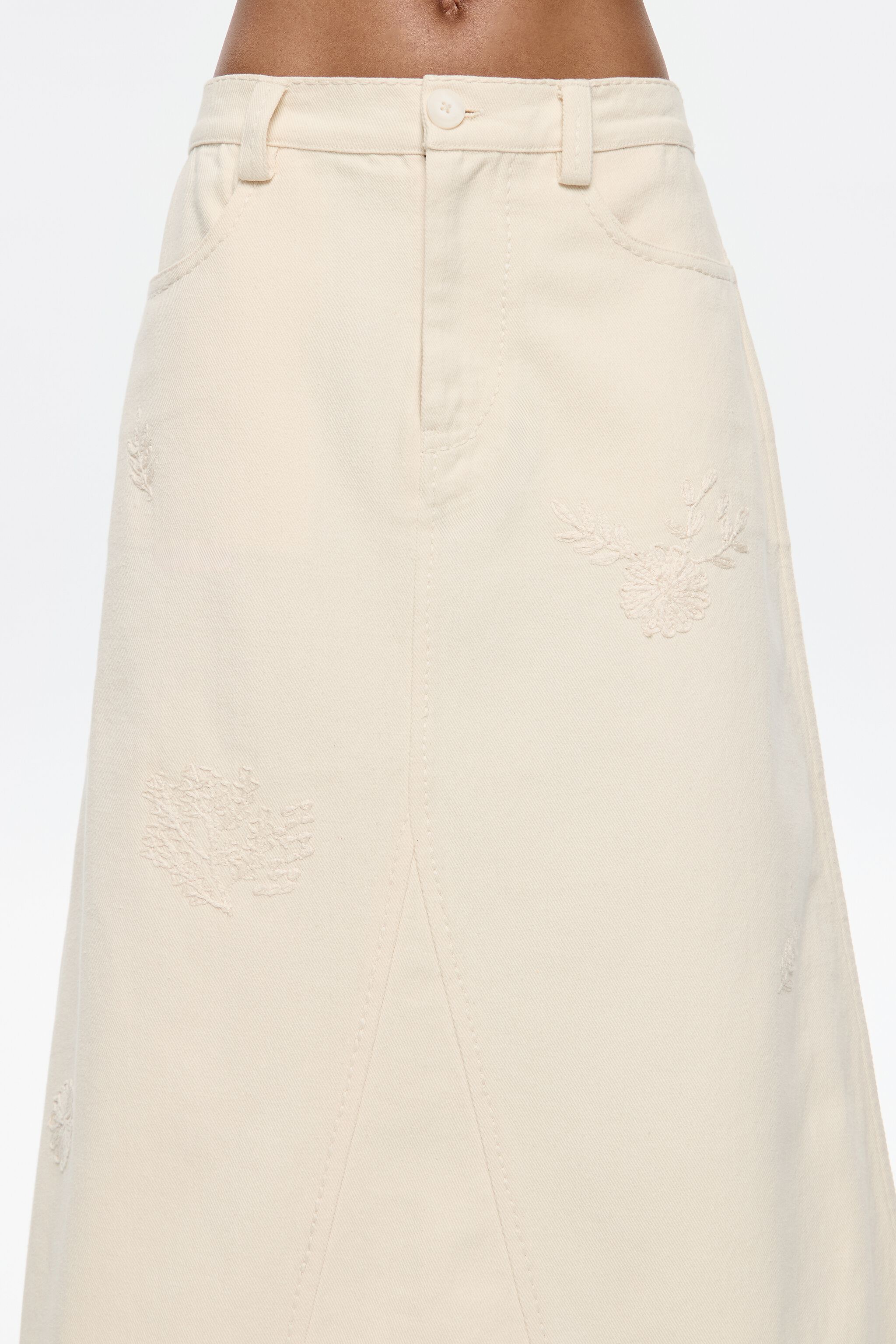 Cream A-line skirt with embroidery