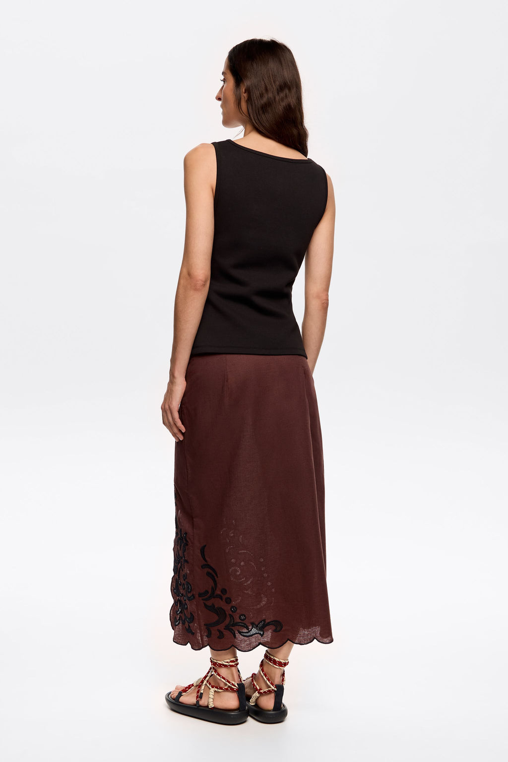 Dark brown skirt with ties and embroidery