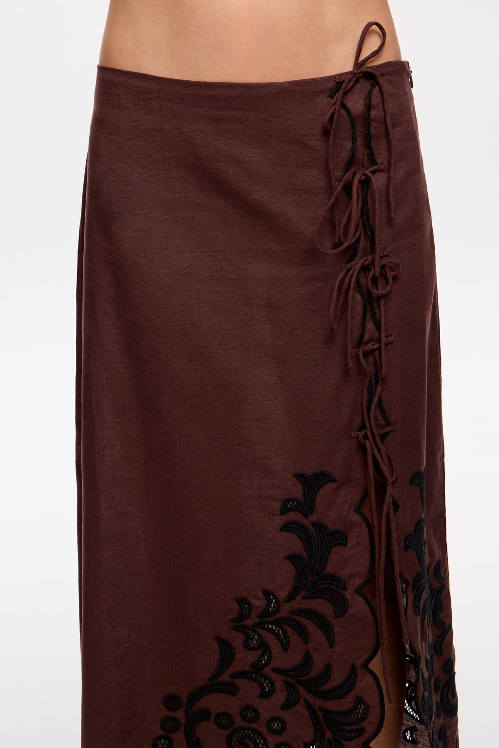 Dark brown skirt with ties and embroidery
