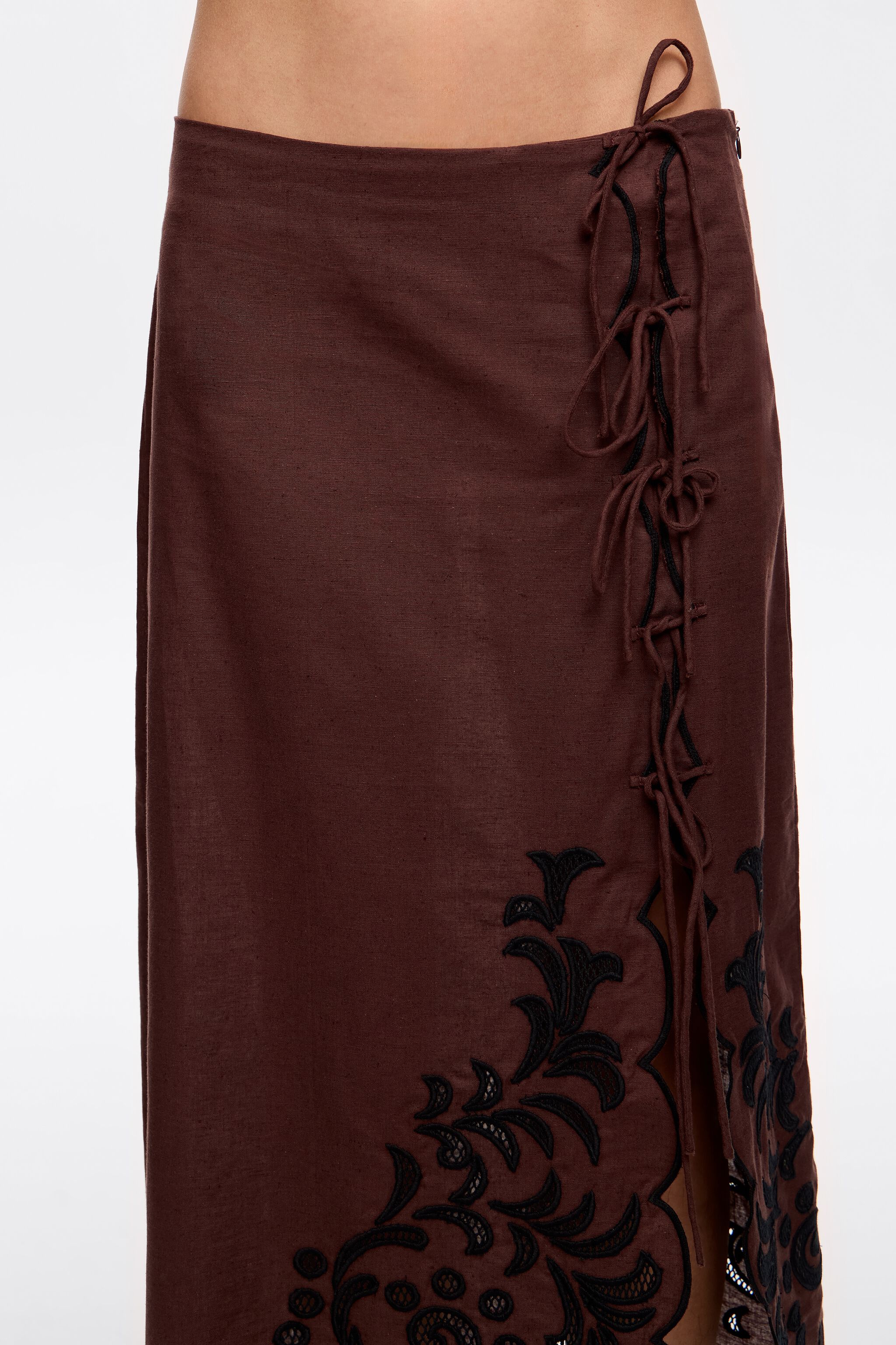 Dark brown skirt with ties and embroidery