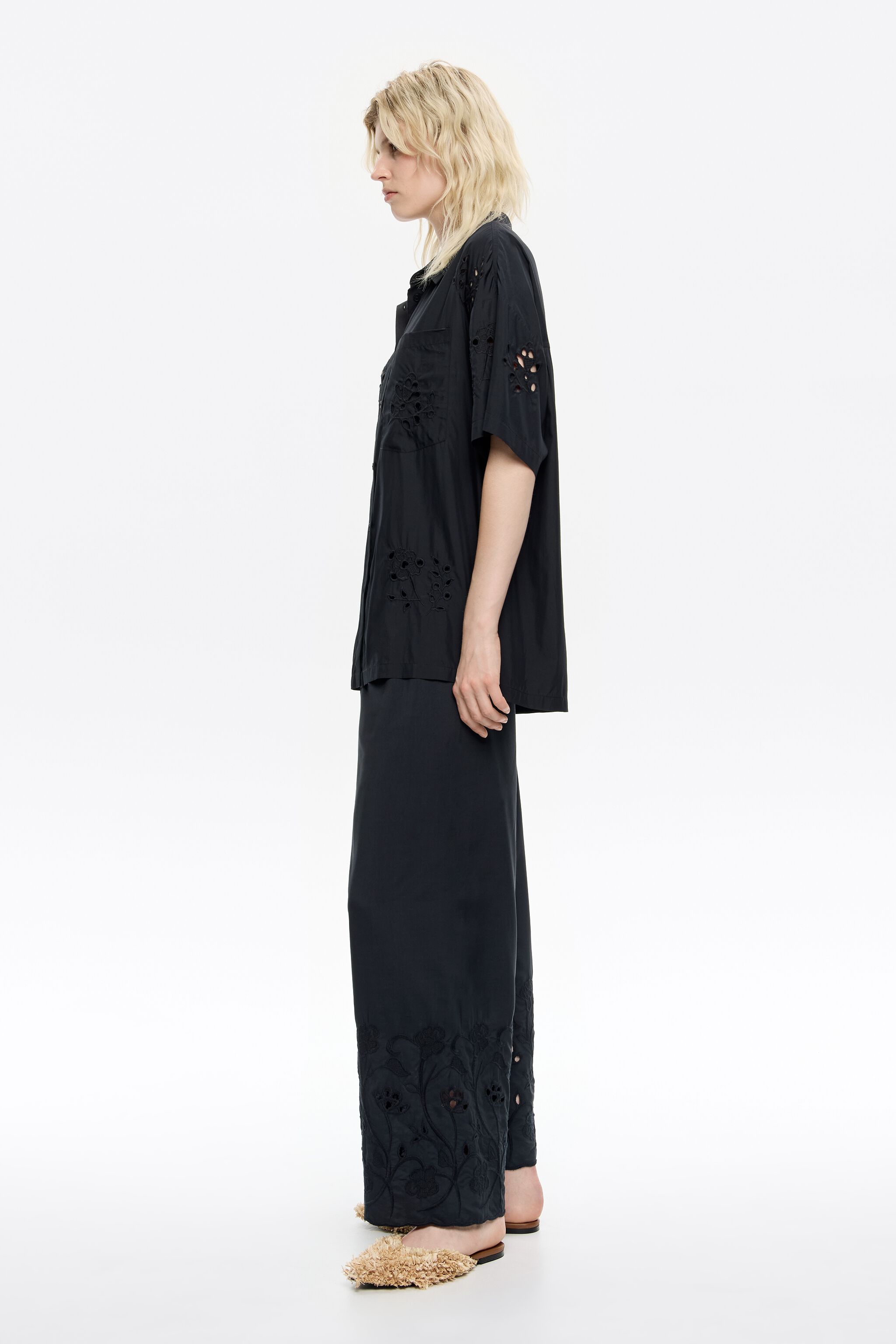 Straight black trousers with embroidery