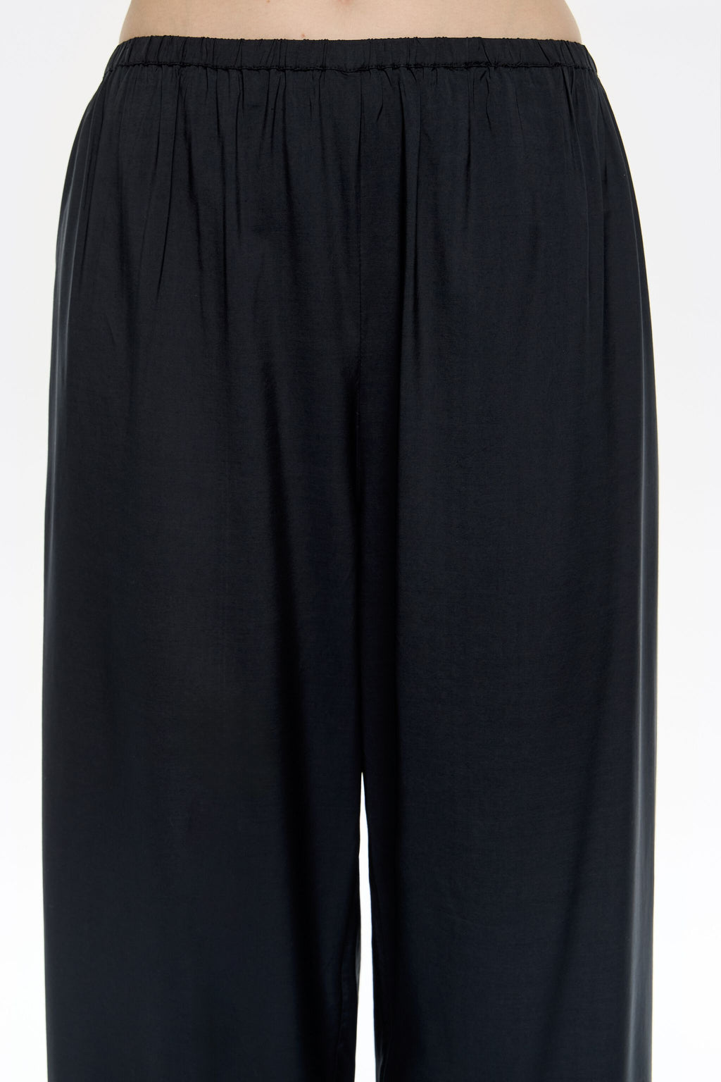 Straight black trousers with embroidery