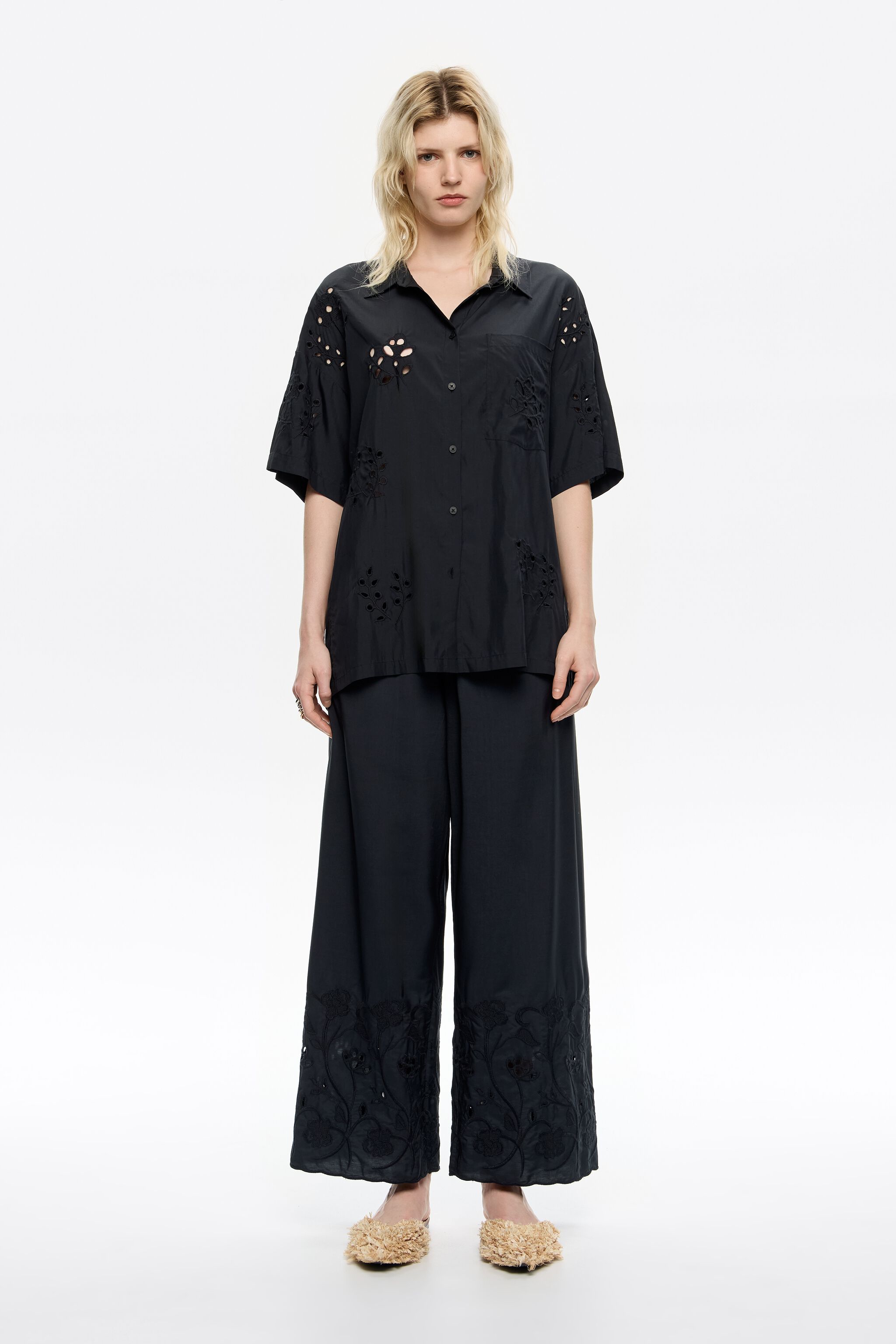 Straight black trousers with embroidery