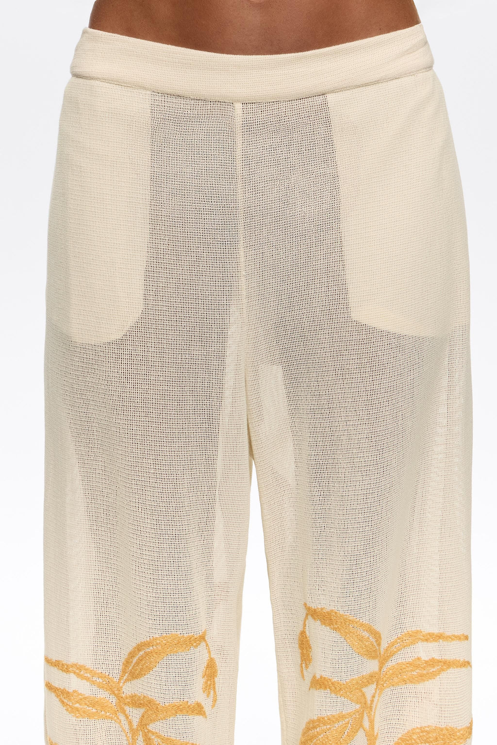 Straight vanilla trousers with embroidery and frayed details