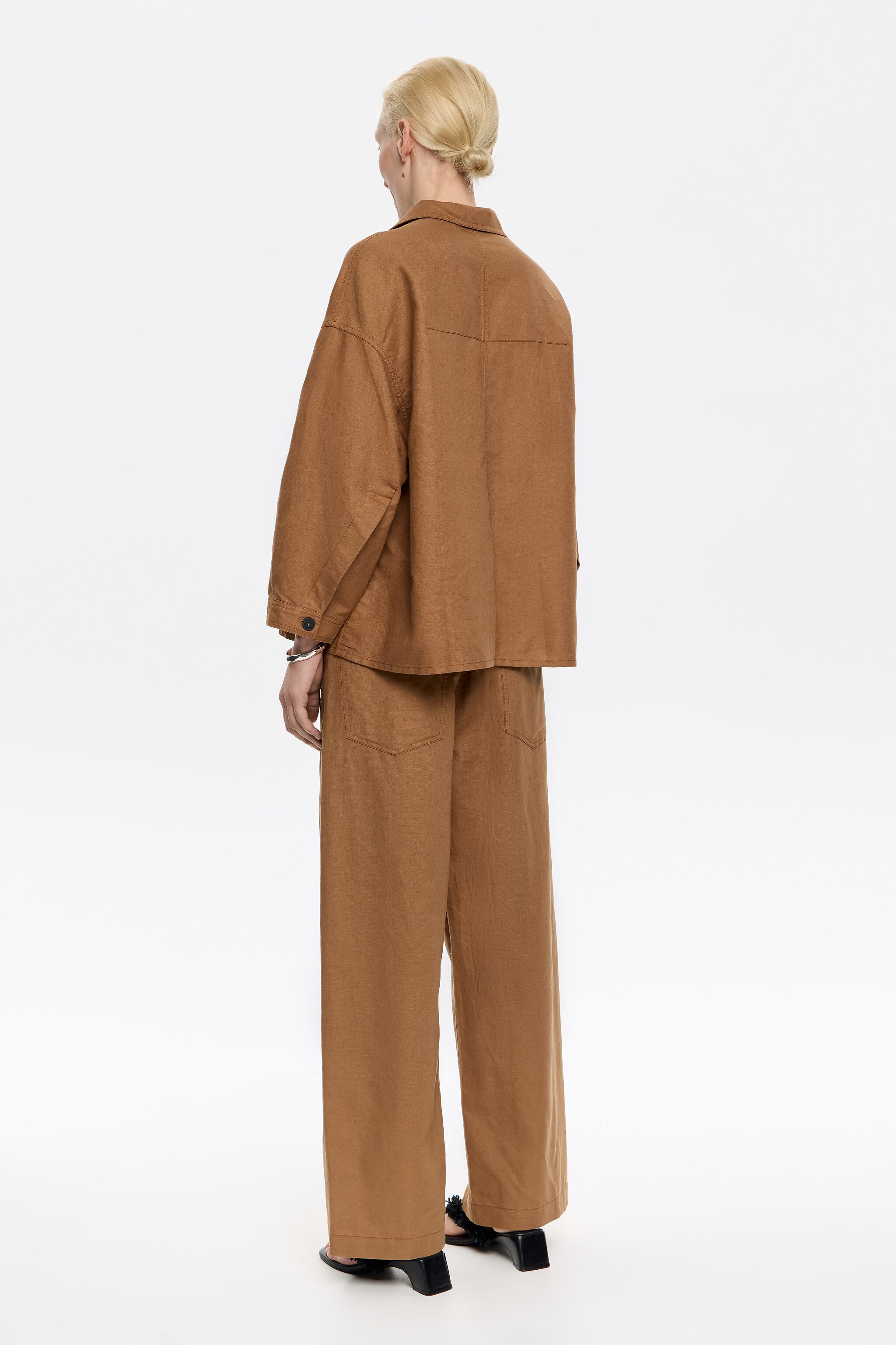 Light brown linen barrel trousers