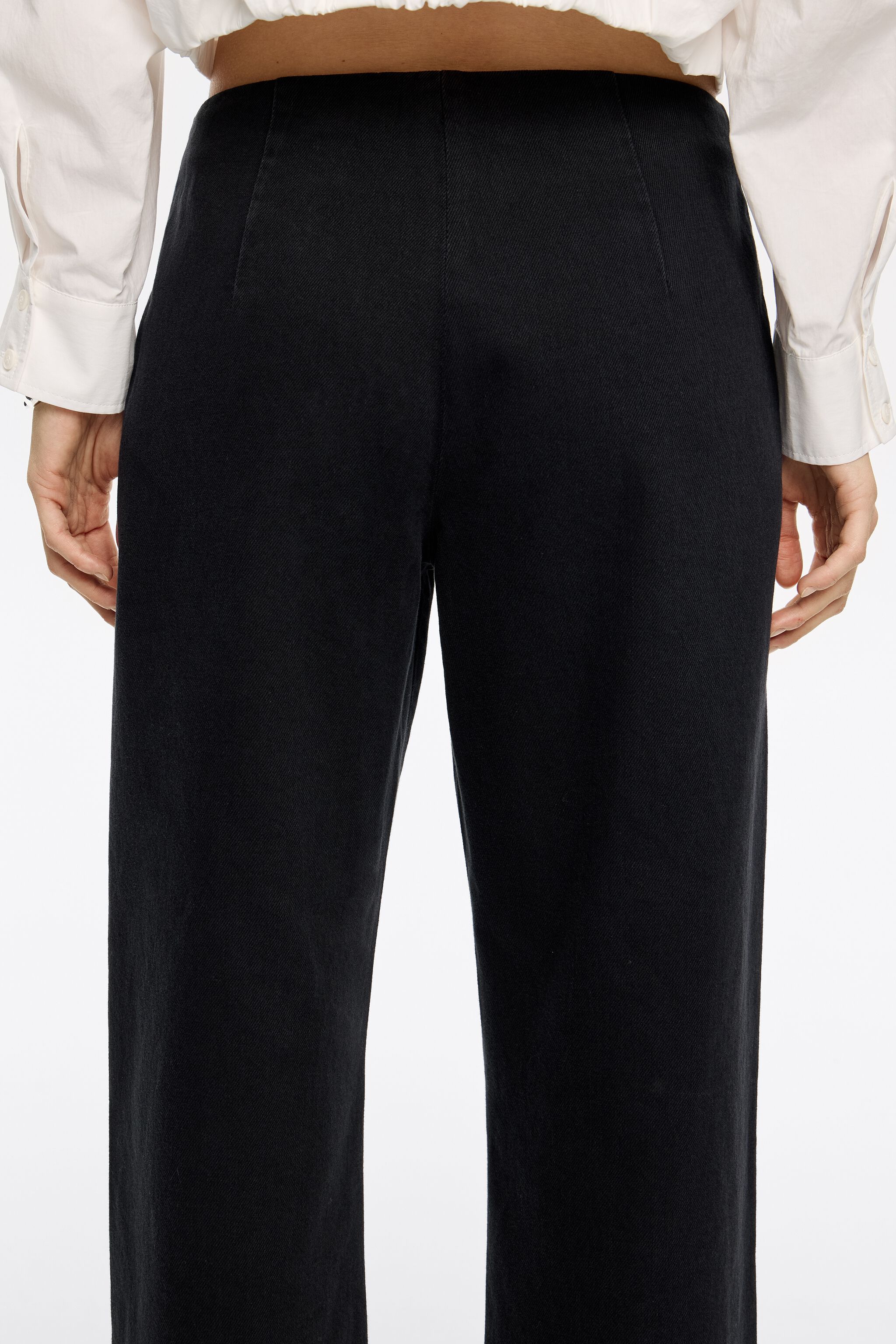 Black denim ankle-length jeans