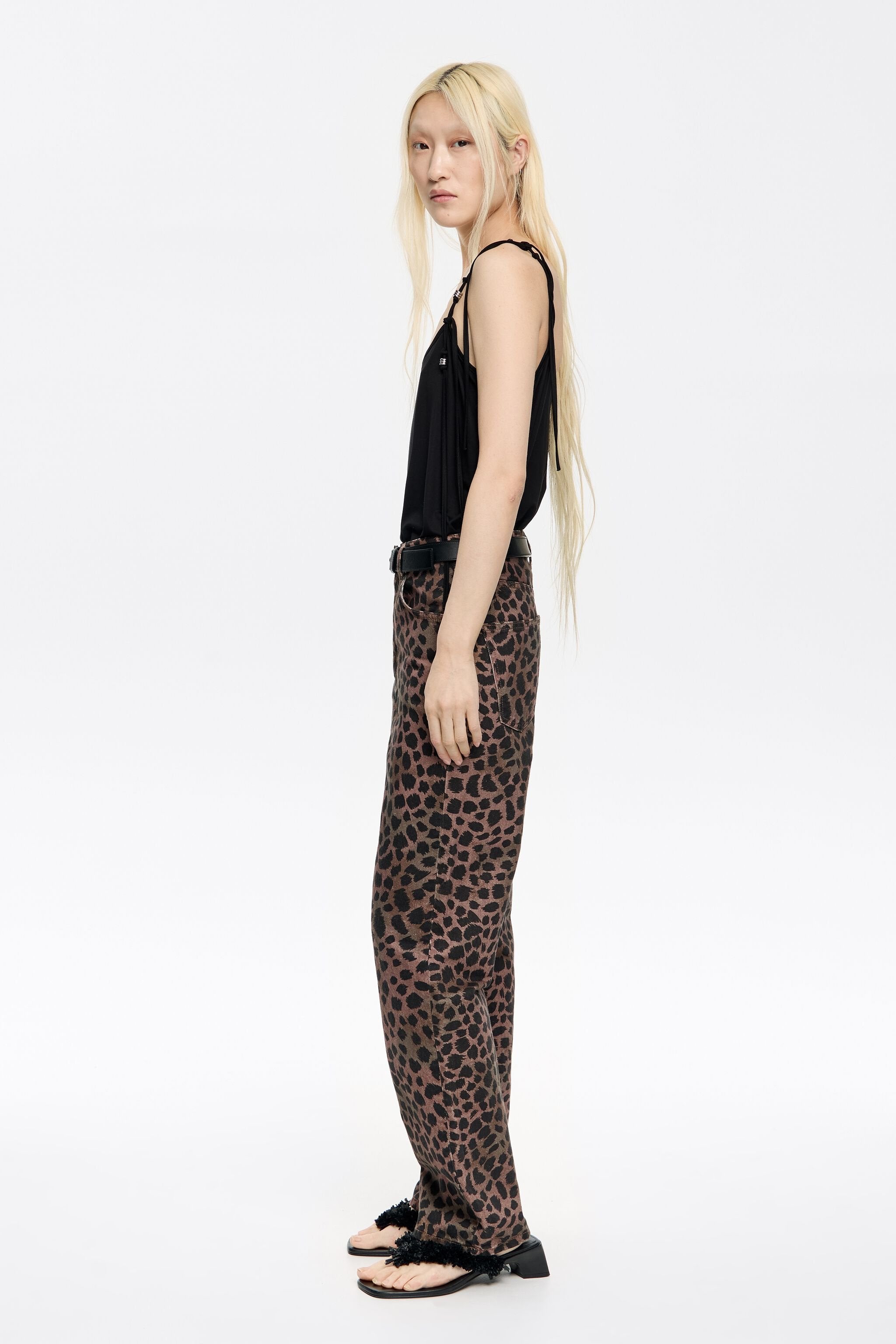 STRAIGHT CROPPED - Khaki Cheetah jeans