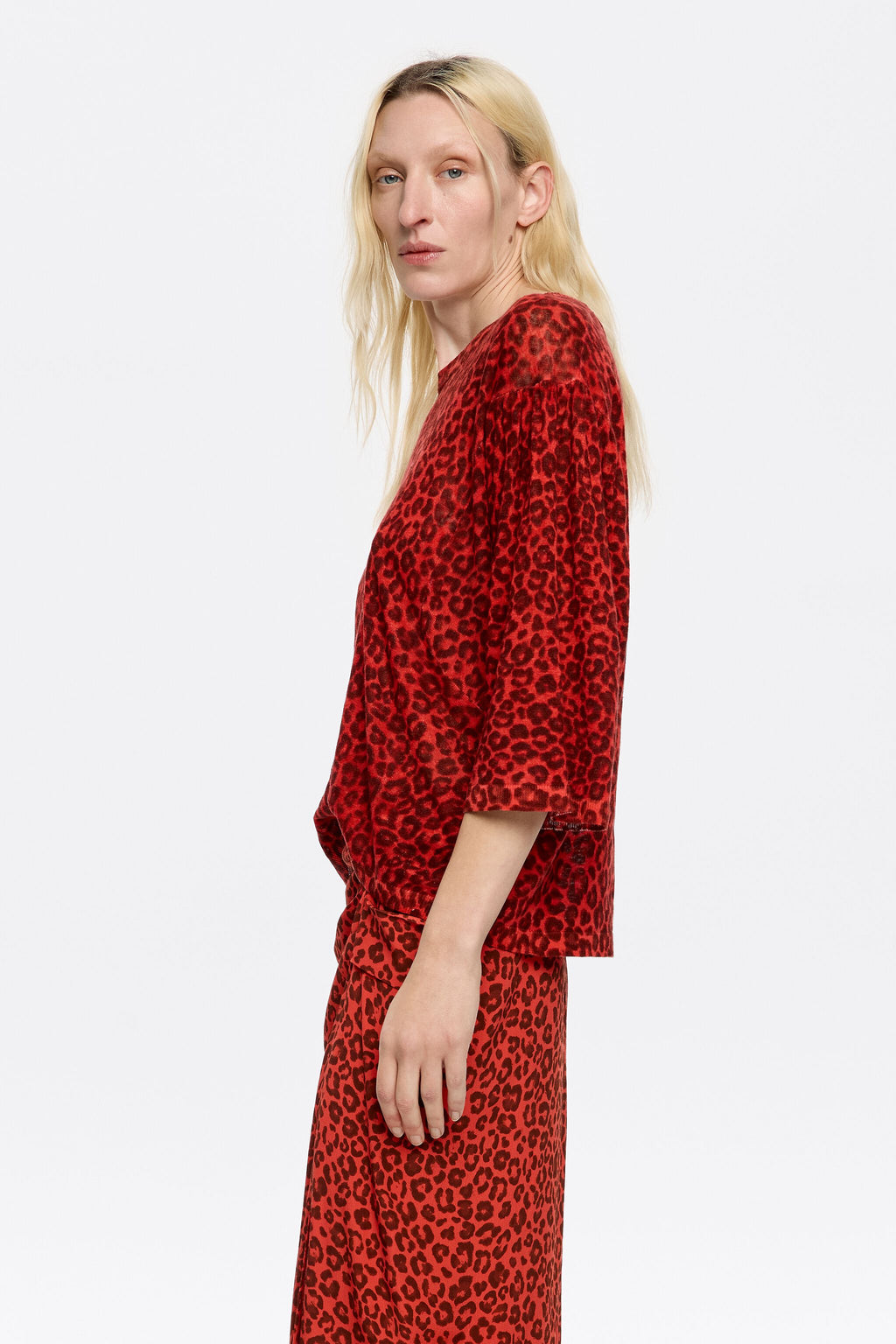 Red Animalspots gathered shoulder sweater