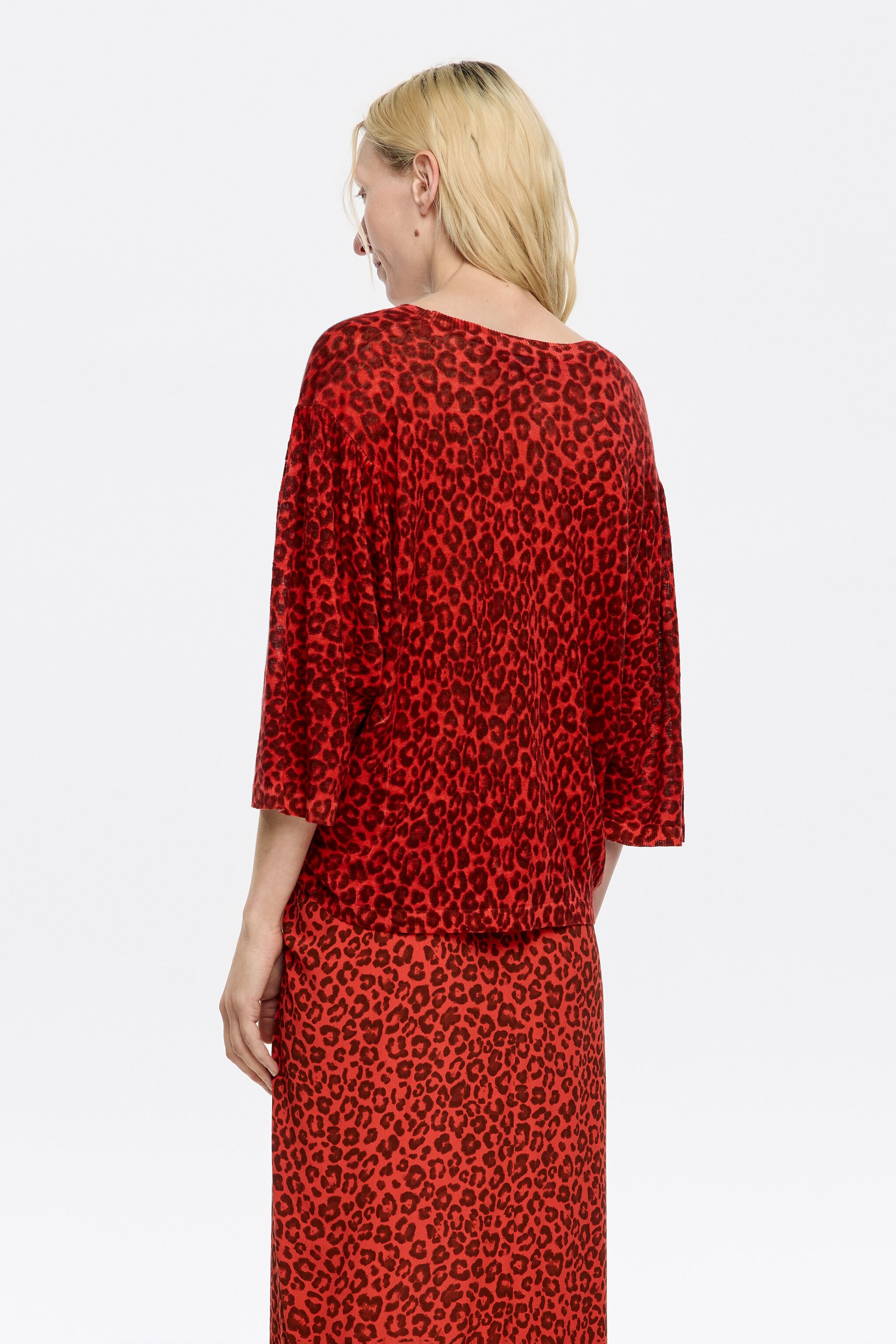 Red Animalspots gathered shoulder sweater