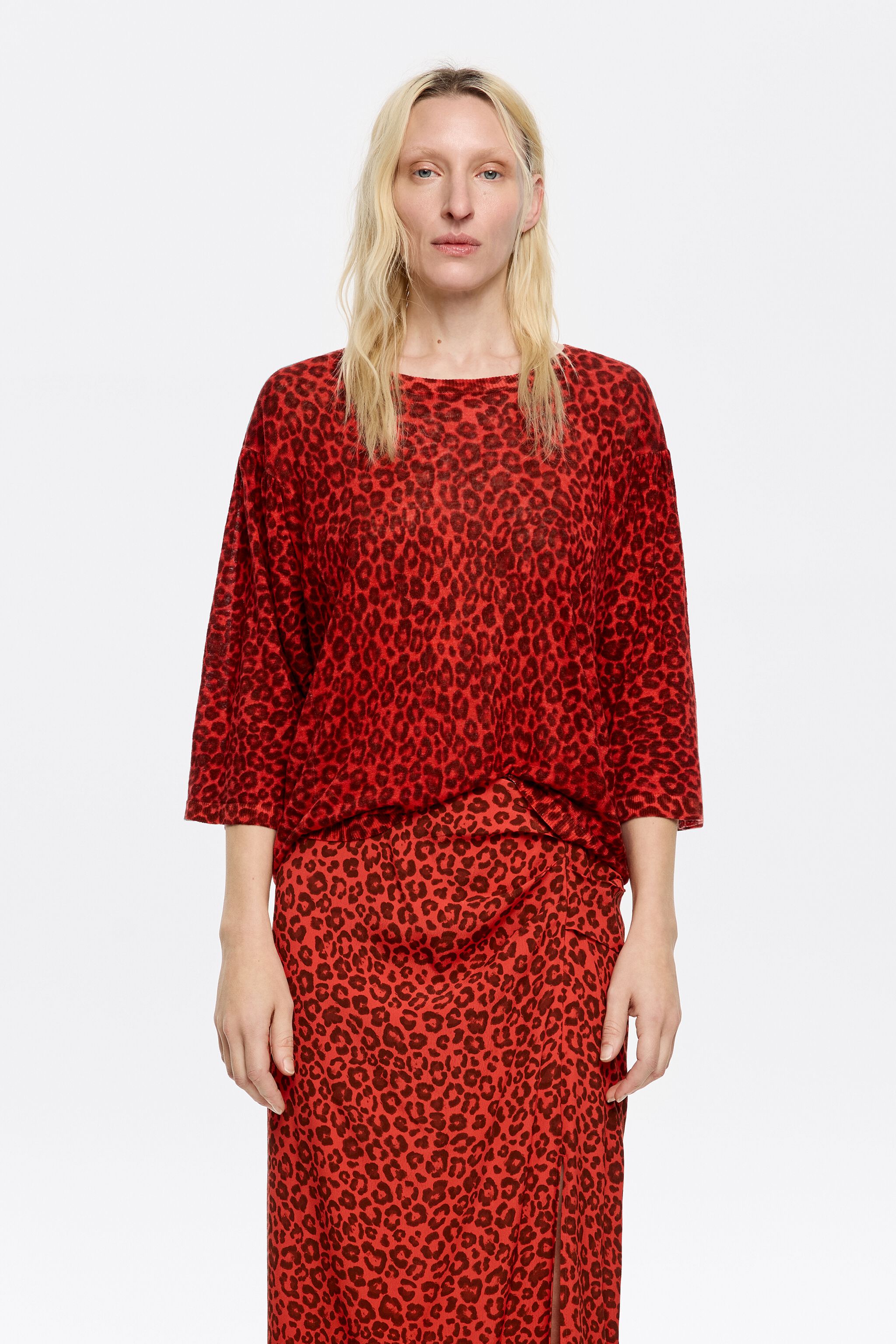 Red Animalspots gathered shoulder sweater