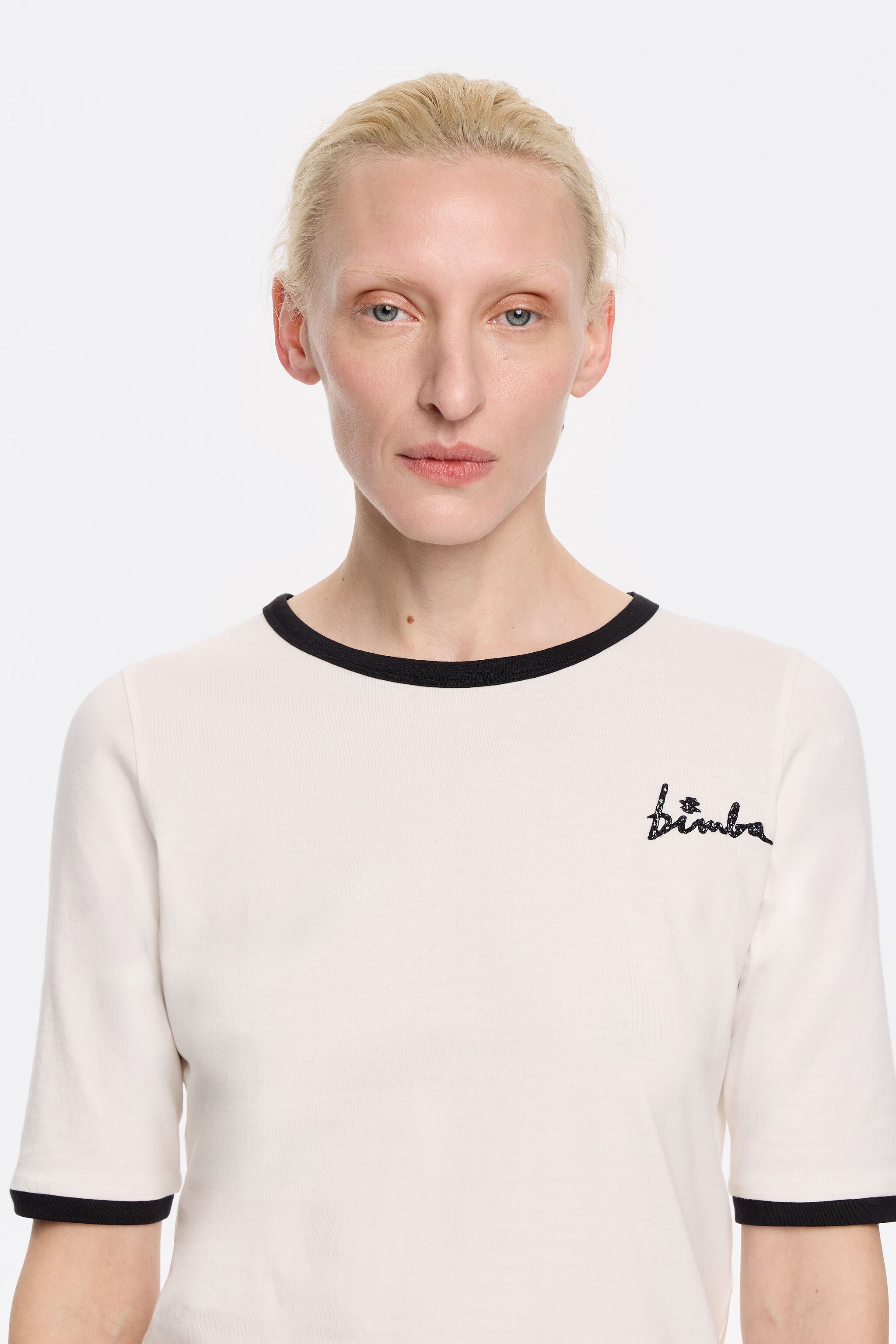 Ivory fitted T-shirt with piping