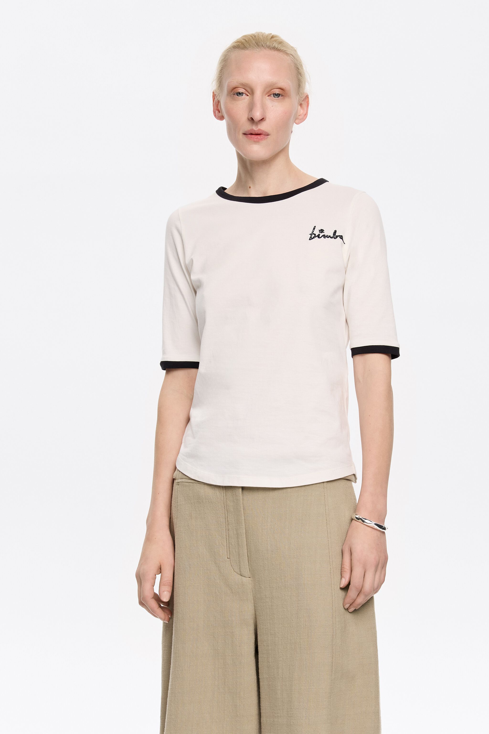 Ivory fitted T-shirt with piping