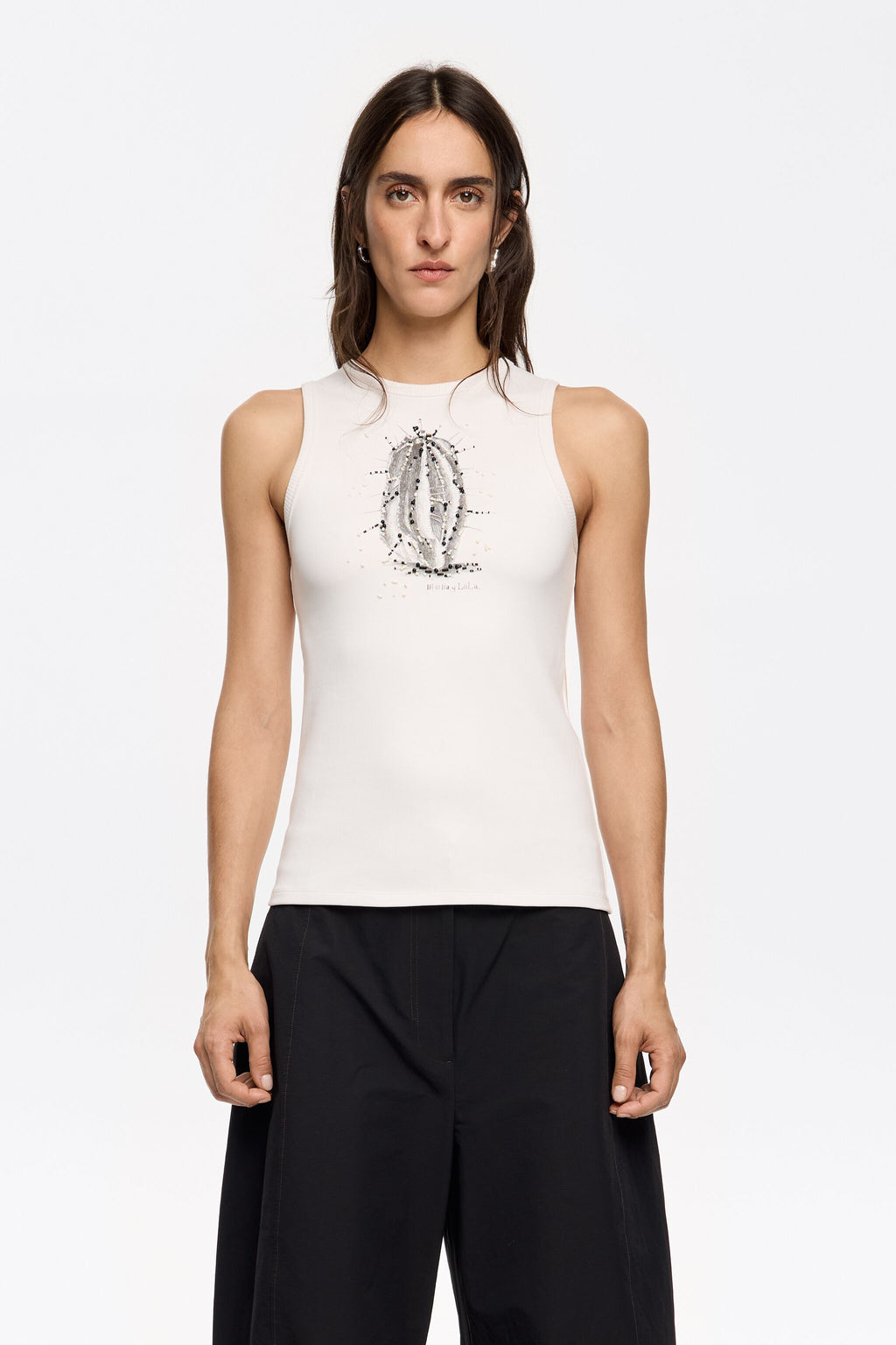 White logo T-shirt with beads