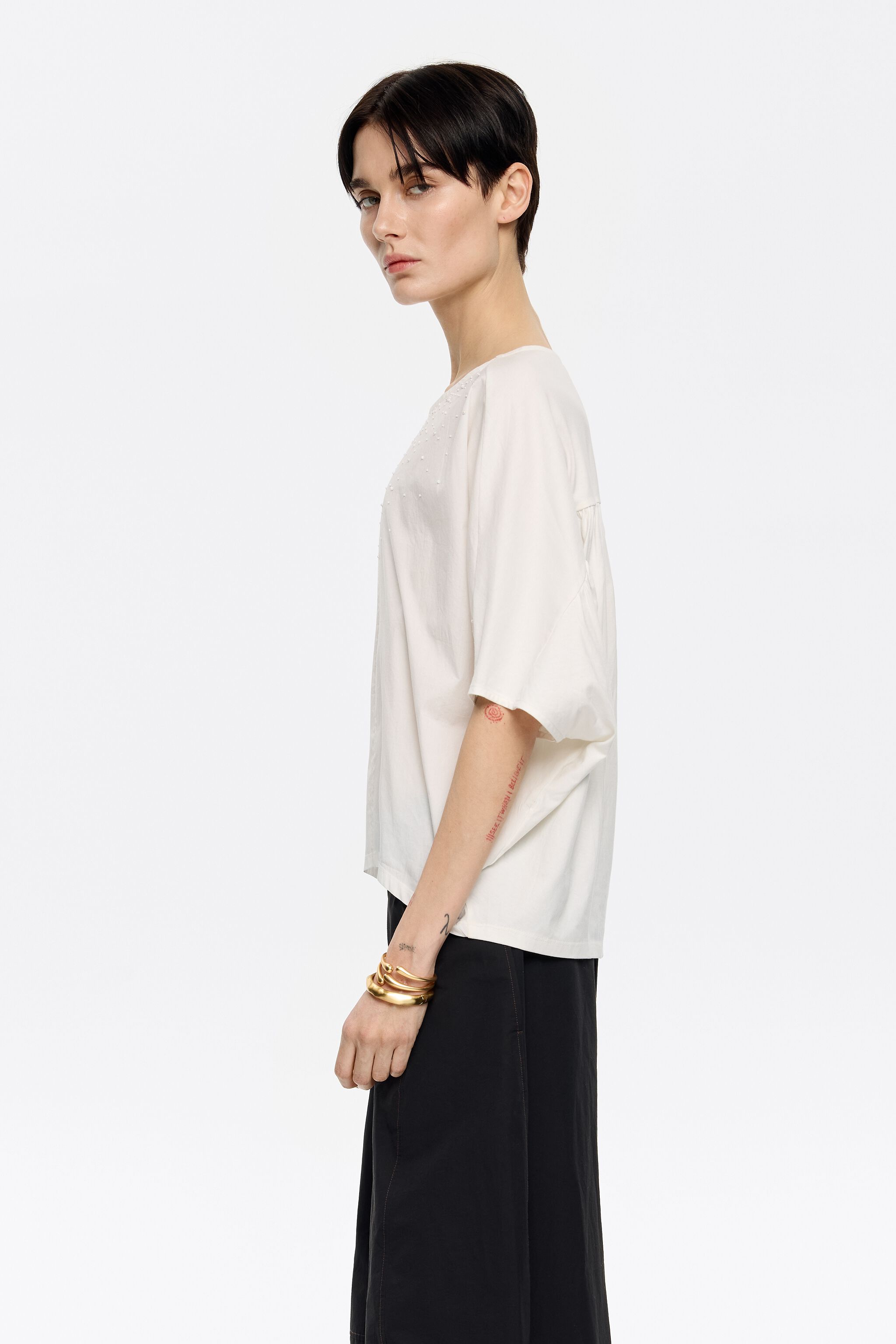 Ivory cape T-shirt with beads