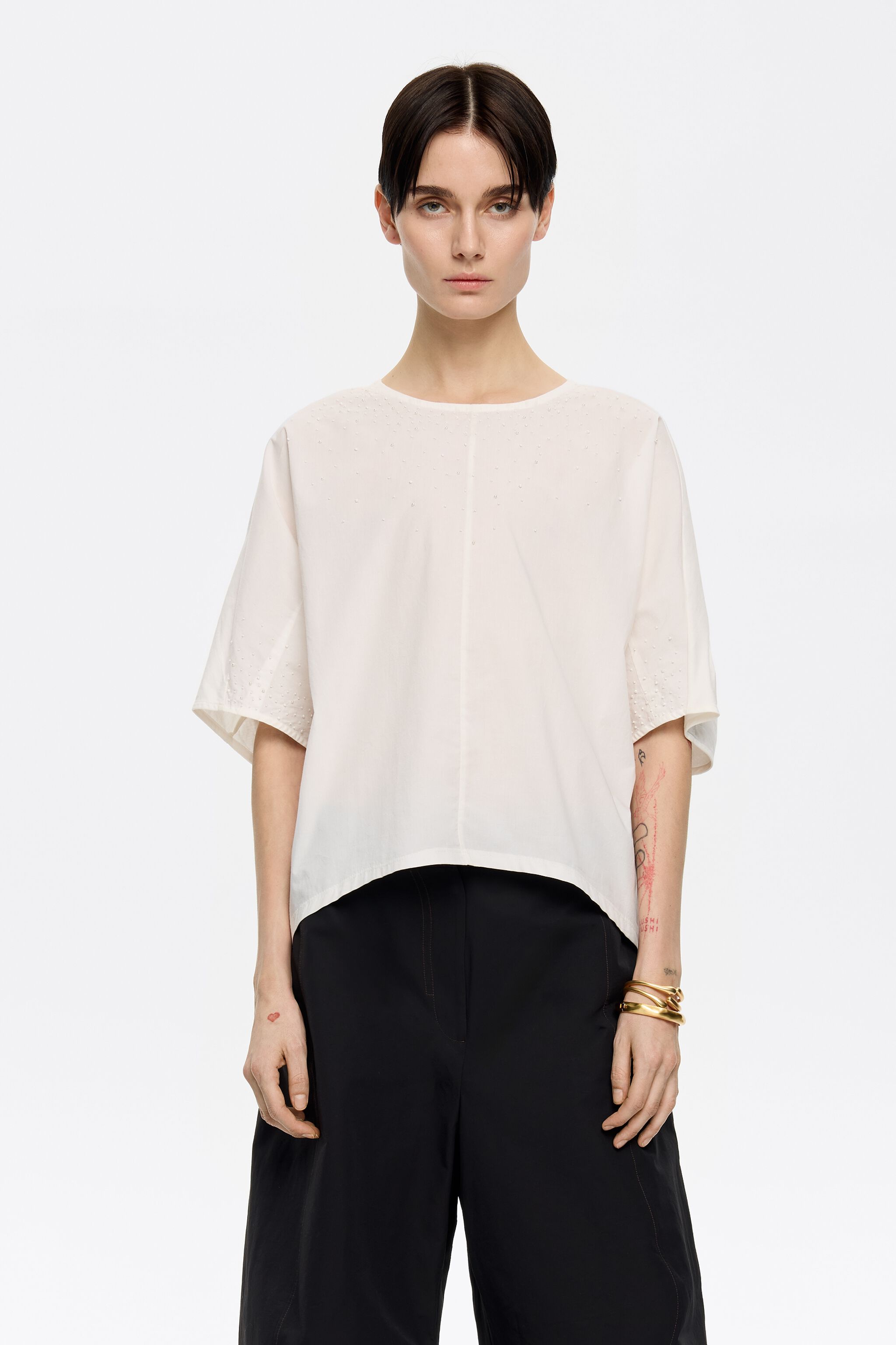 Ivory cape T-shirt with beads