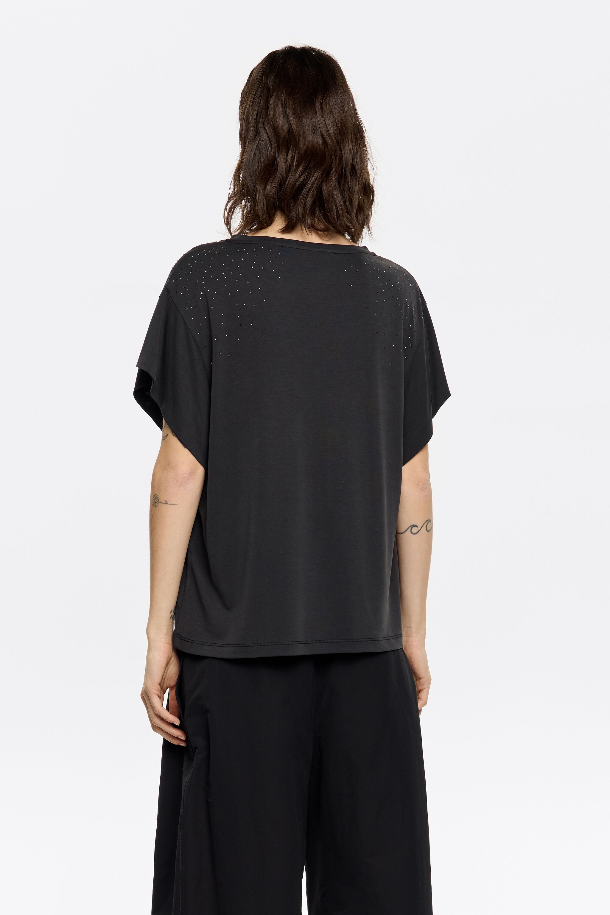 Black rhinestones fluid T-shirt