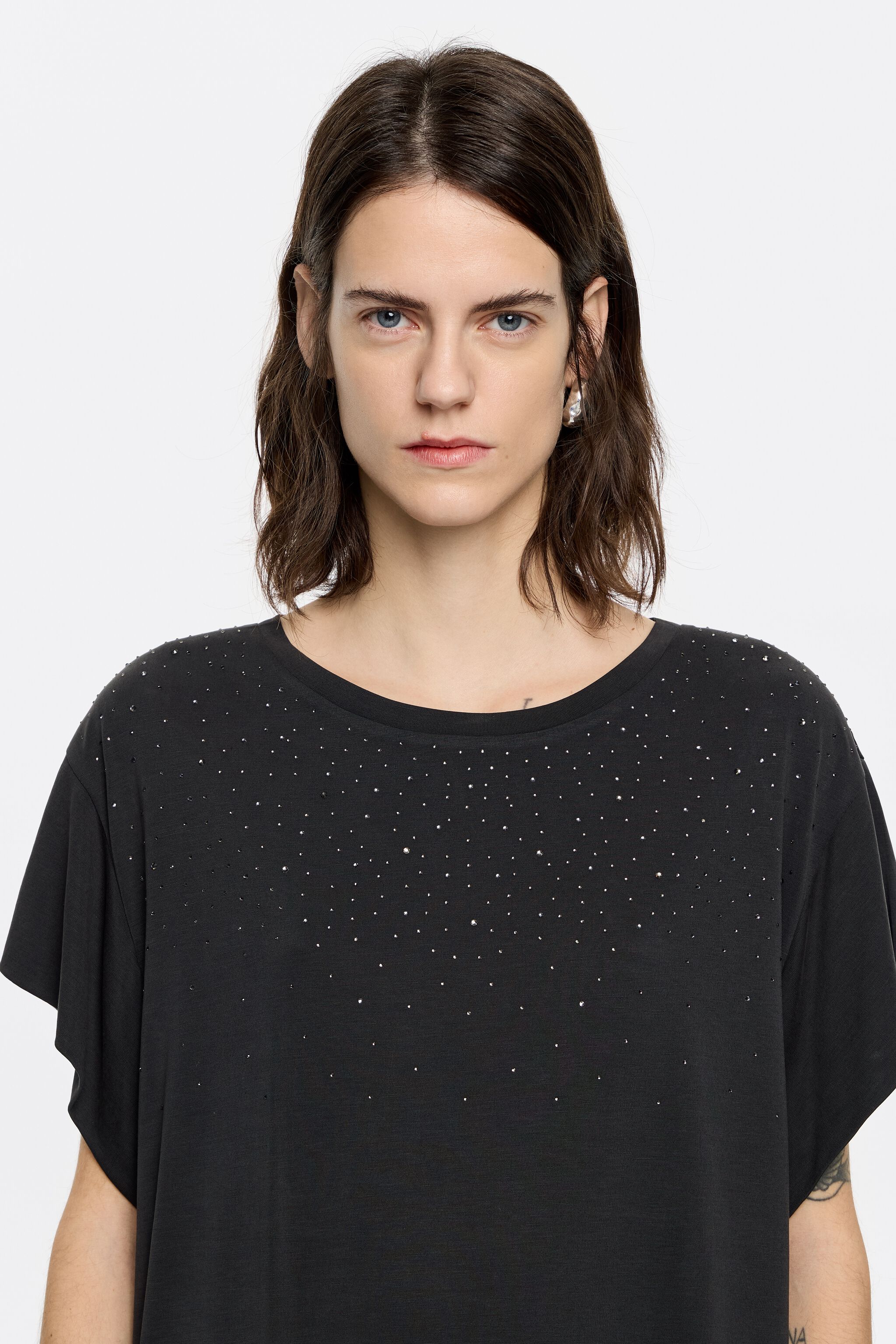 Black rhinestones fluid T-shirt