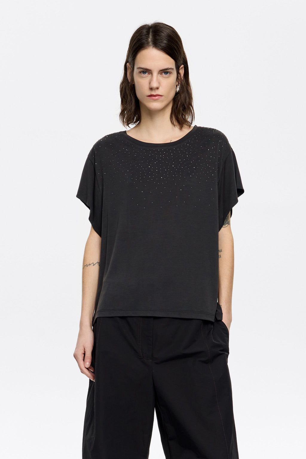 Black rhinestones fluid T-shirt